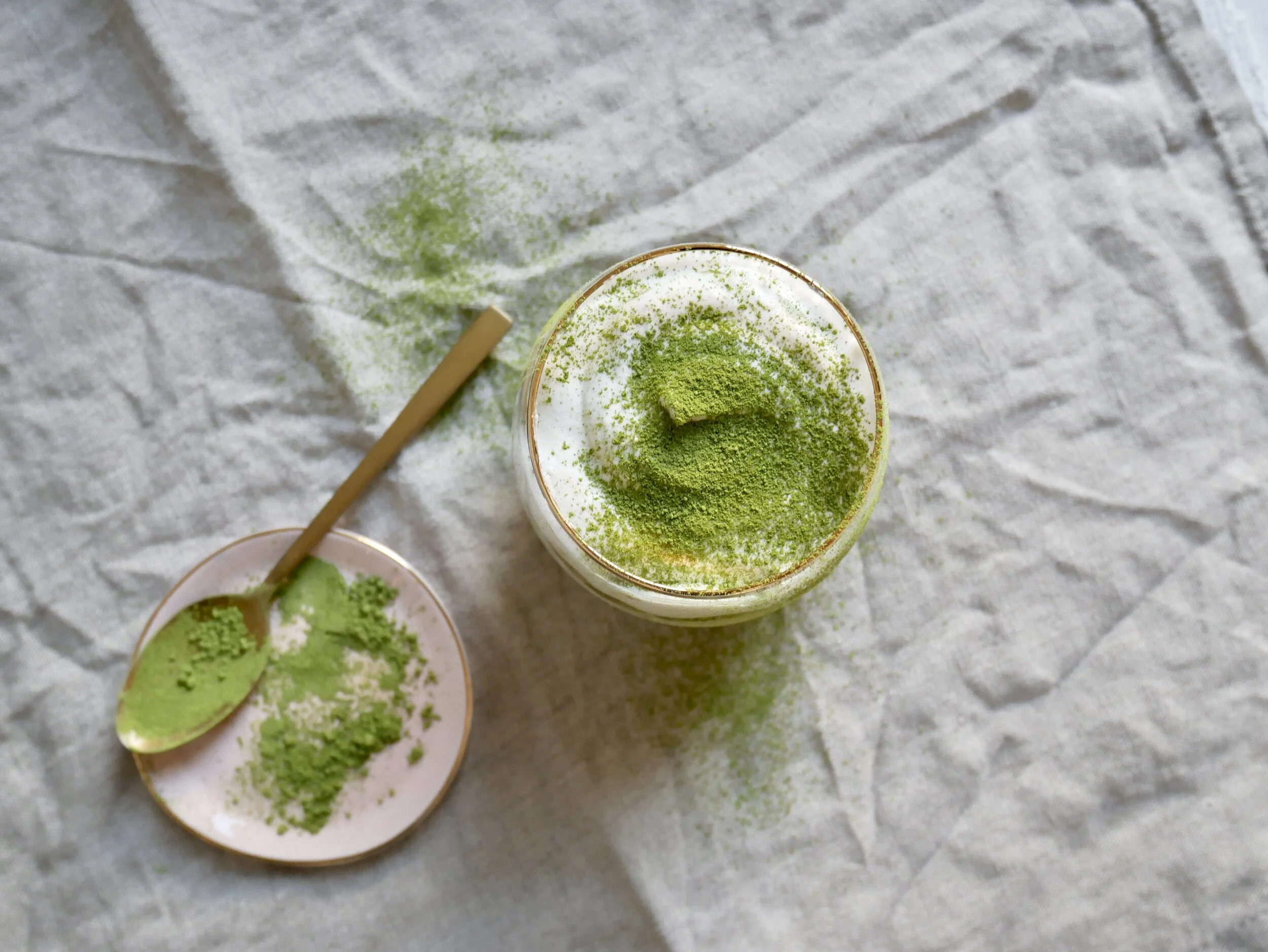 Veganes Matcha Tiramisu im Glas
