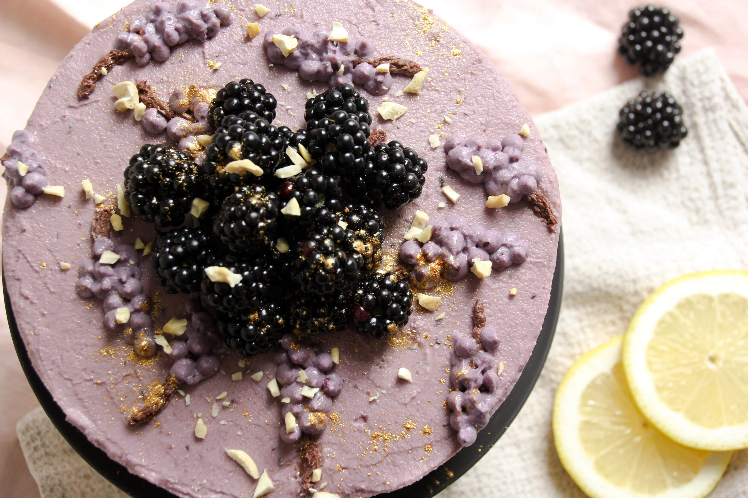 Vegane Brombeer-Mohn Torte