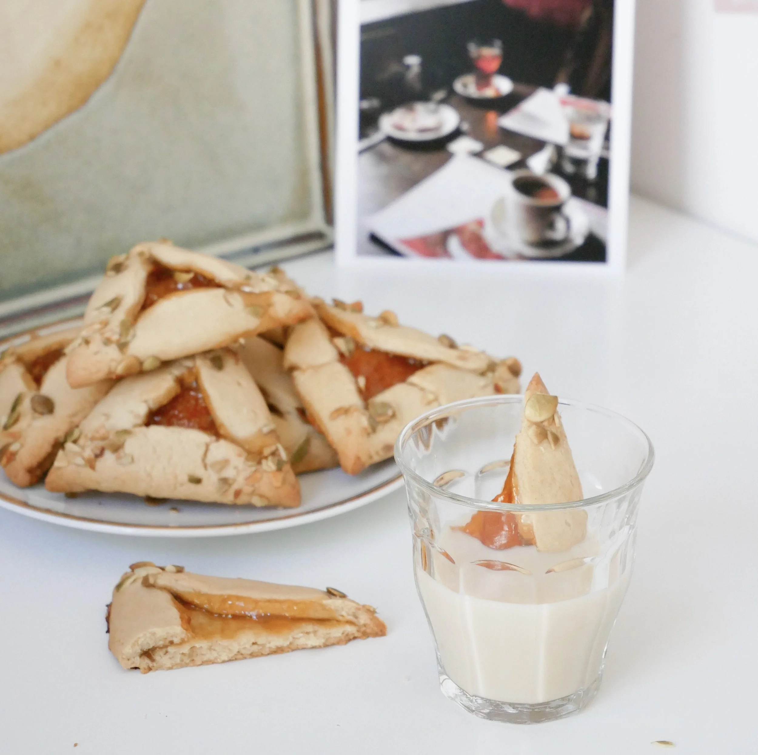 "Hamantaschen" inspirierte Kekse mit Aprikosenmarmelade