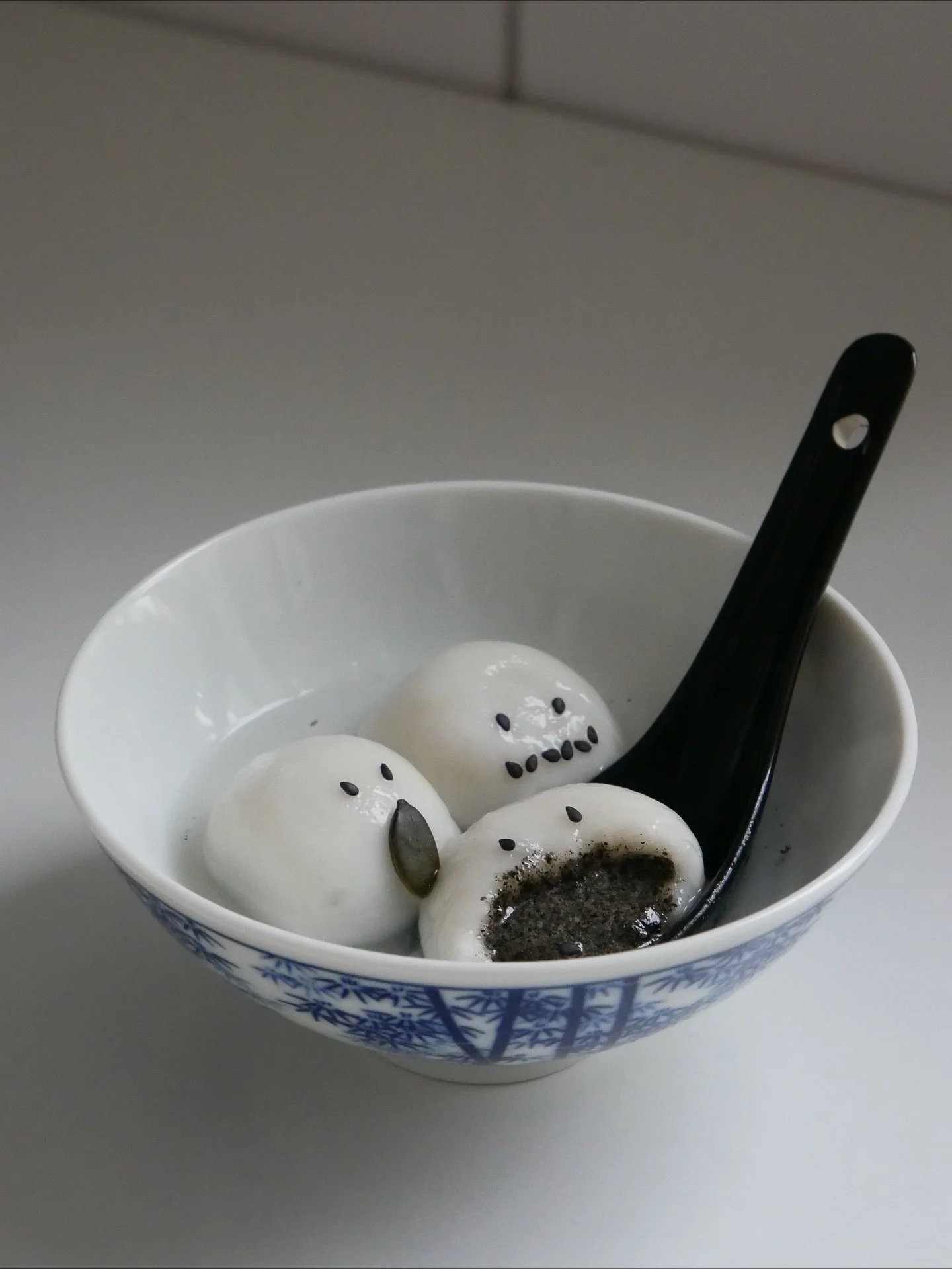 no this is actually so scary happy halloween cuties 🦇🦇🦇 &gt;:))) 
.
#mochi #blacksesame #tangyuan #oats