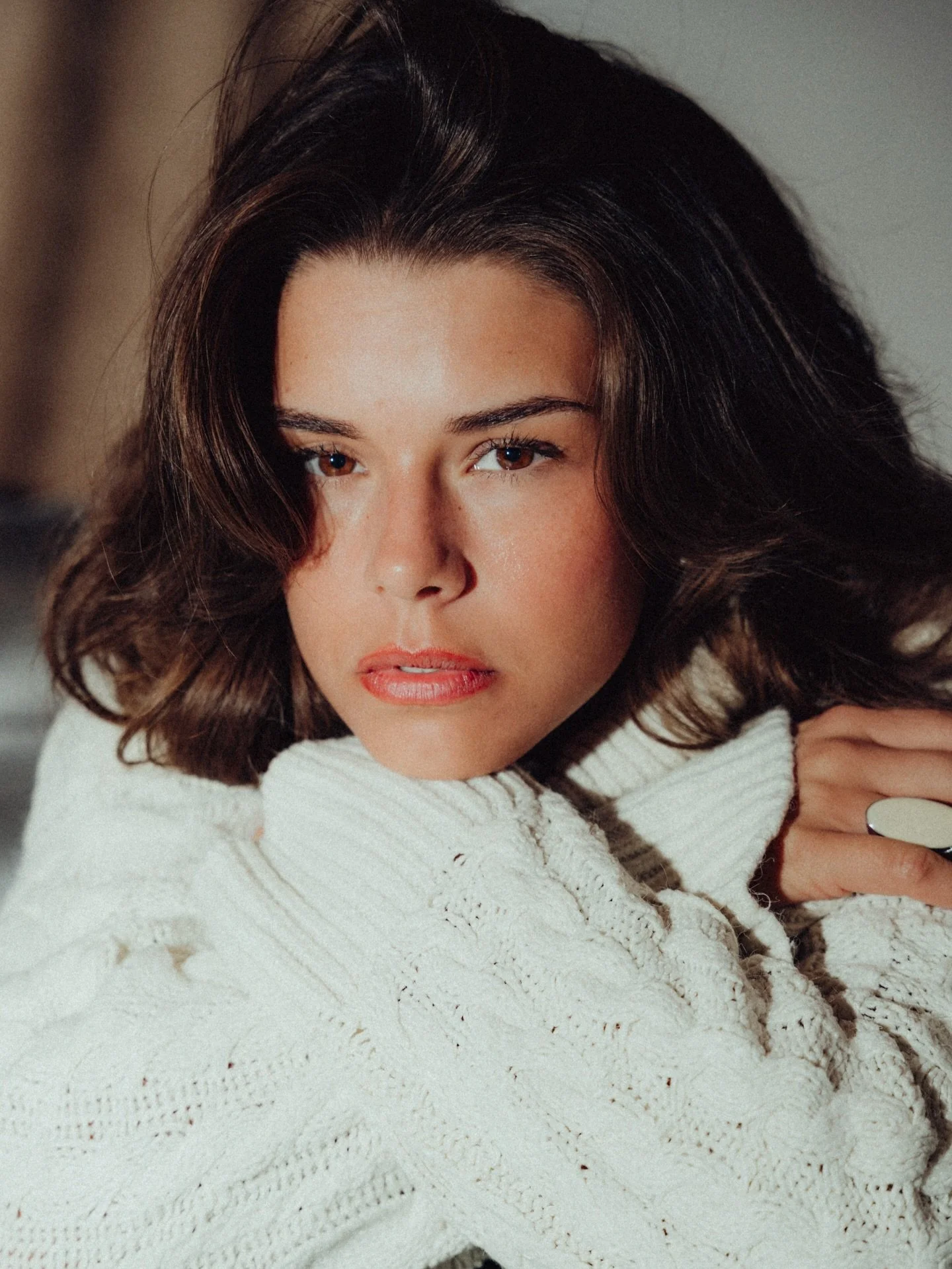 [1&ndash;8] Which one&rsquo;s your favorite? &bull;&bull;&bull; Wrapped in warmth, styled with intention. 
#stuttgart #portraitphotographer #leica