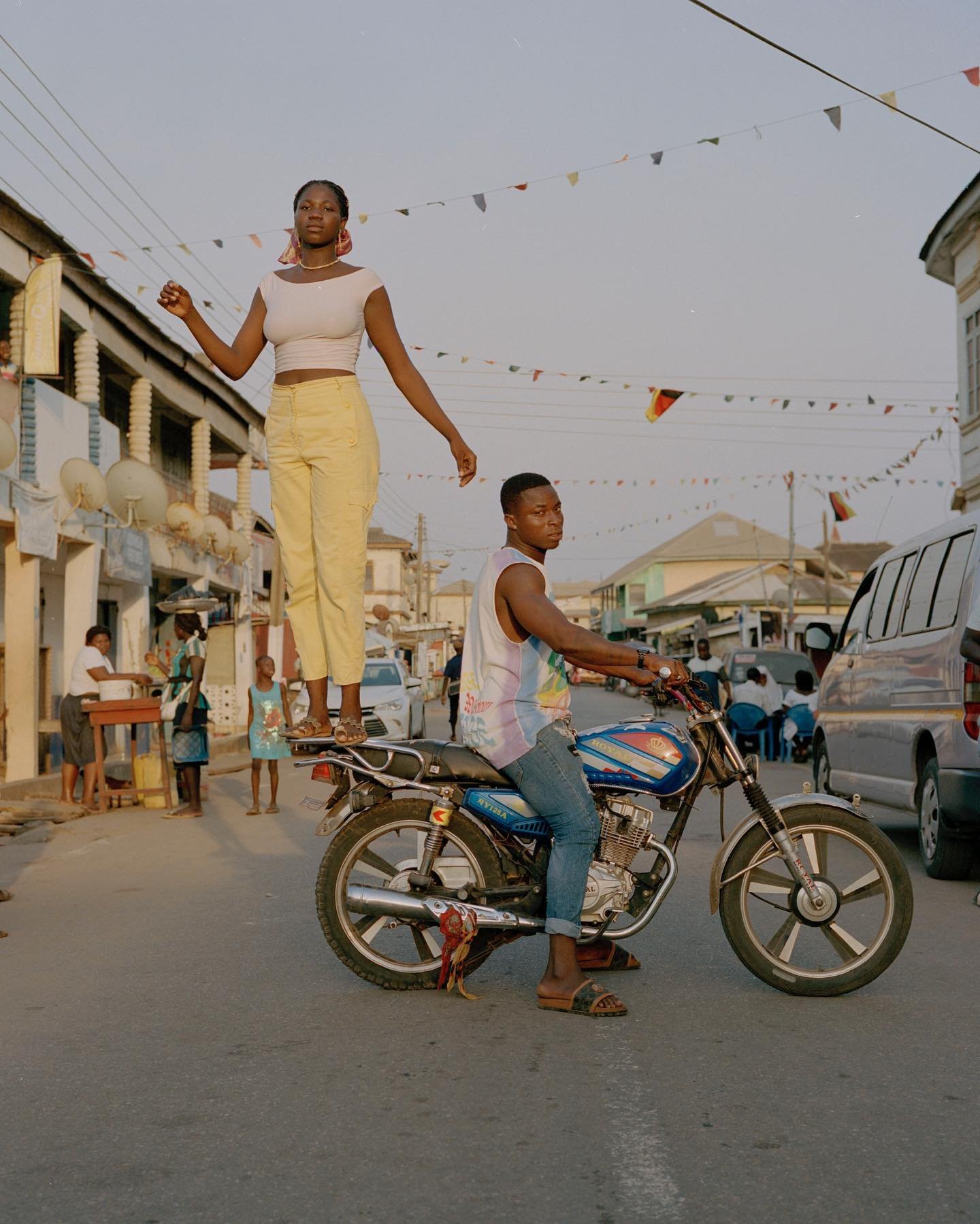 love letters to Elmina, where Aketekete was born 🧡 salty-aired streets, women selling freshly caught fish, layers of colours on each painted wall, laughs of simple joy echo the shore