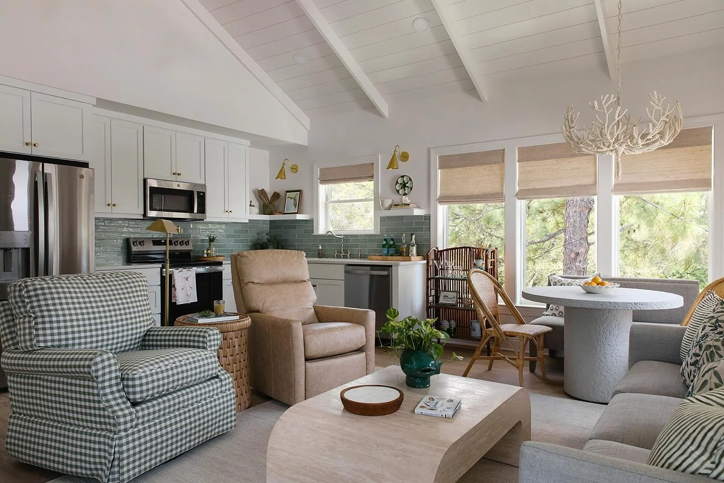 This beach house might not be big, but we made sure to use every inch of the space we had! Our client didn&rsquo;t want a banquette at first, but sometimes it&rsquo;s the best option in a tight dining space. @bartonconstruction made sure the window p