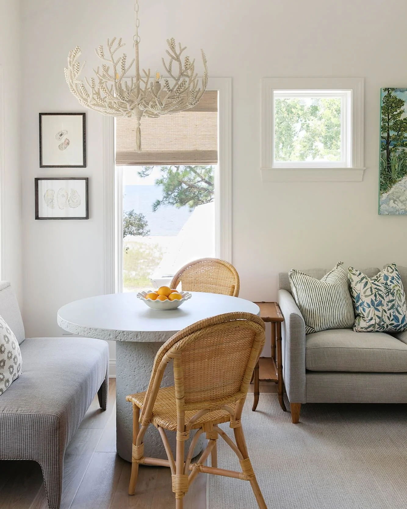 That perfect view of the water we talked about. I would love to have my coffee every morning at this table!