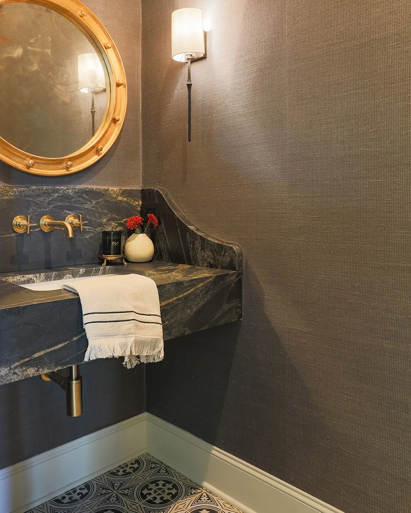 Proof that small spaces can carry a big vibe. ✨ Don&rsquo;t be afraid to go dark and moody in a powder bathroom.