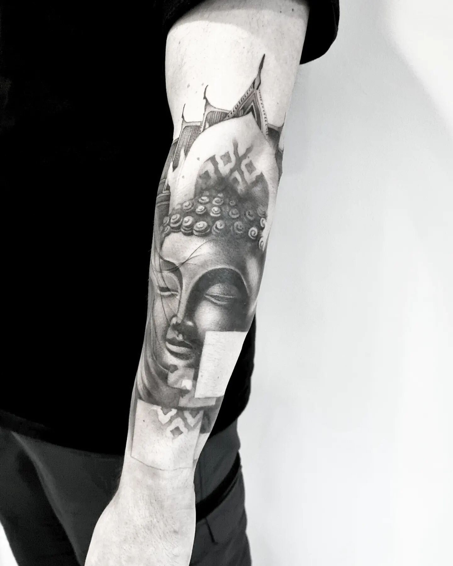 Buddha by Kate - @kate.ryot

#realism #realismtattoo #blackandgrey #blackandgreytattoo #ecotat #ecotattooing #killerink #silverbackink #blackworkersubmission #blackworktattoo #btattooing