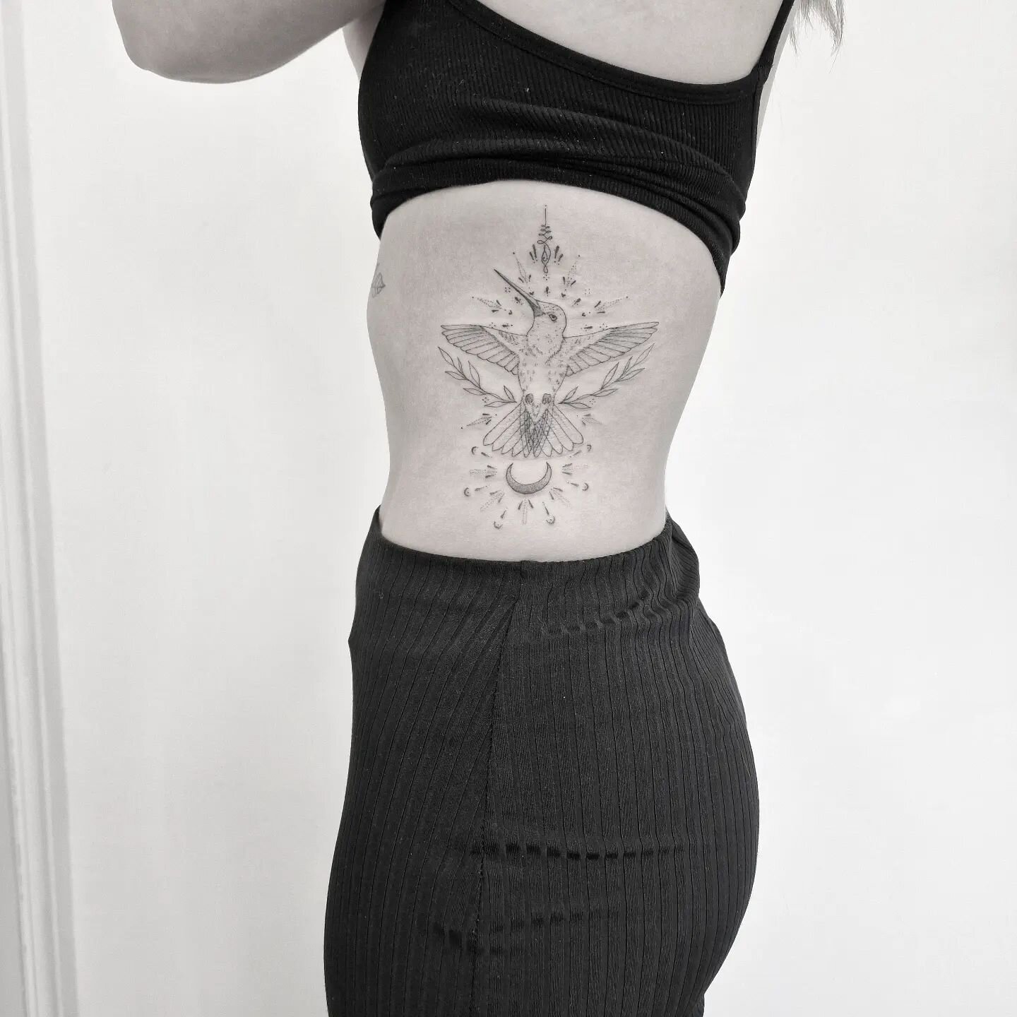 Humming bird by @cole_ryot

#singleneedle #singleneedletattoo #blackwork #btattooing #linework #killerink #kurosumiink #cheyennetattooequipment