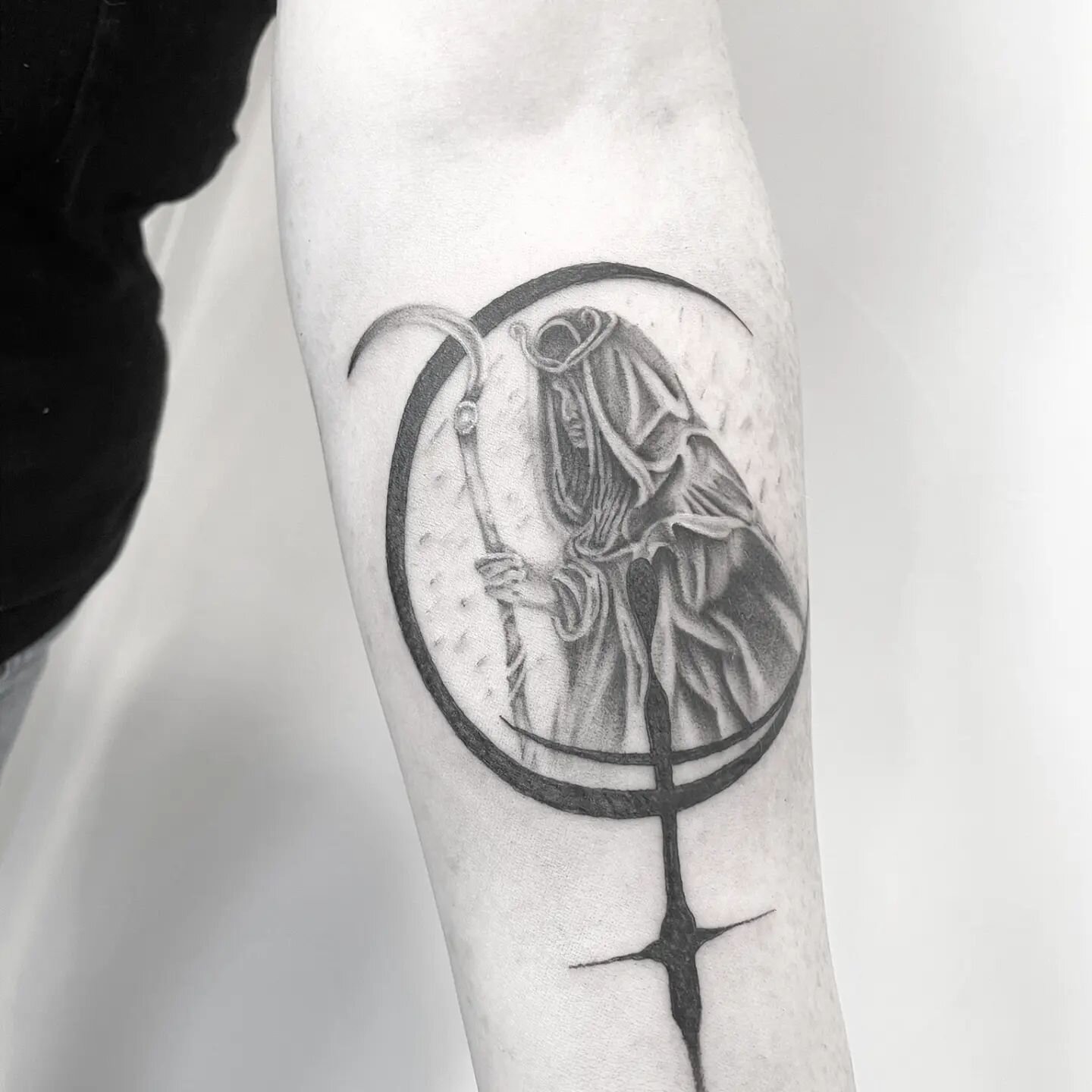 Beira - Scottish goddess of winter by @ells_ryot 

#semirealism #blackandgrey #blackandgreytattoo #silverbackink #blackwork #btattooing #linework #tattooapprentice #apprenticetattoo #killerink #kurosumiink #cheyennetattooequipment