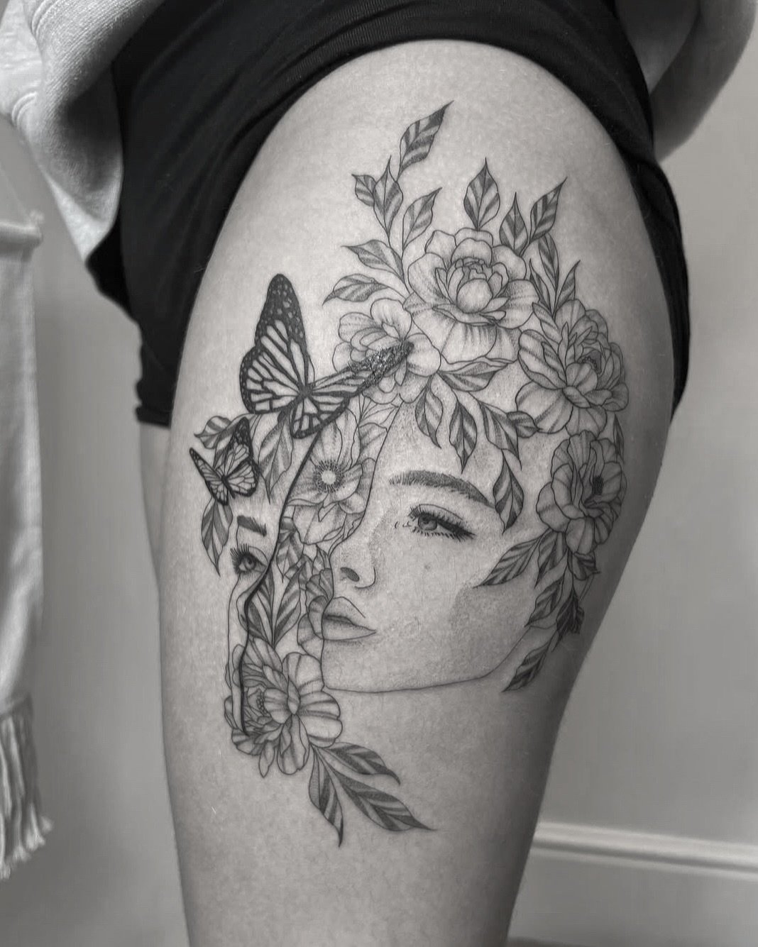 Mix of a few stunning pieces by Erin - @erinryot 
Dm her directly to book!

#realism #realismtattoo #dotwork #dotworktattoo #semirealism #blackandgrey #blackandgreytattoo #lineworktattoo #animaltattoo #floraltattoo
