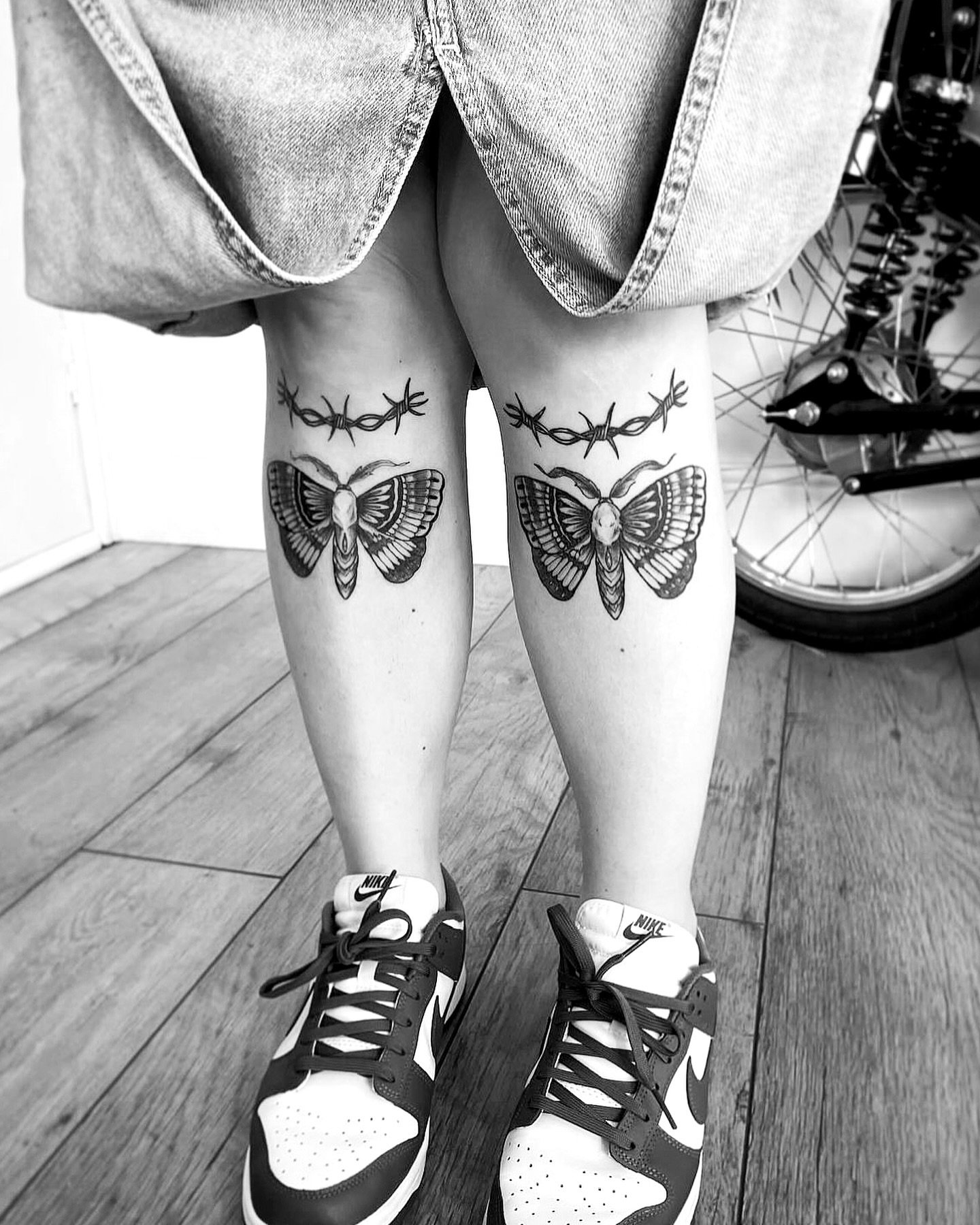Double moths - by @ells_ryot 

Dm Ells to book or visit our website - link in bio.

#mothtattoo #blackworktattoo #shintattoo