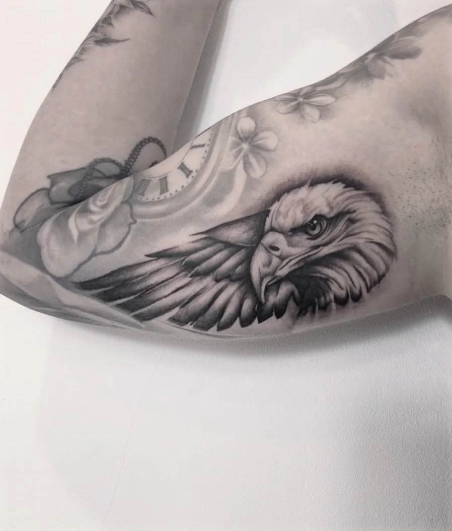 Recent work by Morgs - @morgs_ryot 

Message morgs directly to get booked in her diary ⚡️

#realismtattoo #blackandgreytattoo #blackworktattoo #finelinetattoo #femaletattooartist