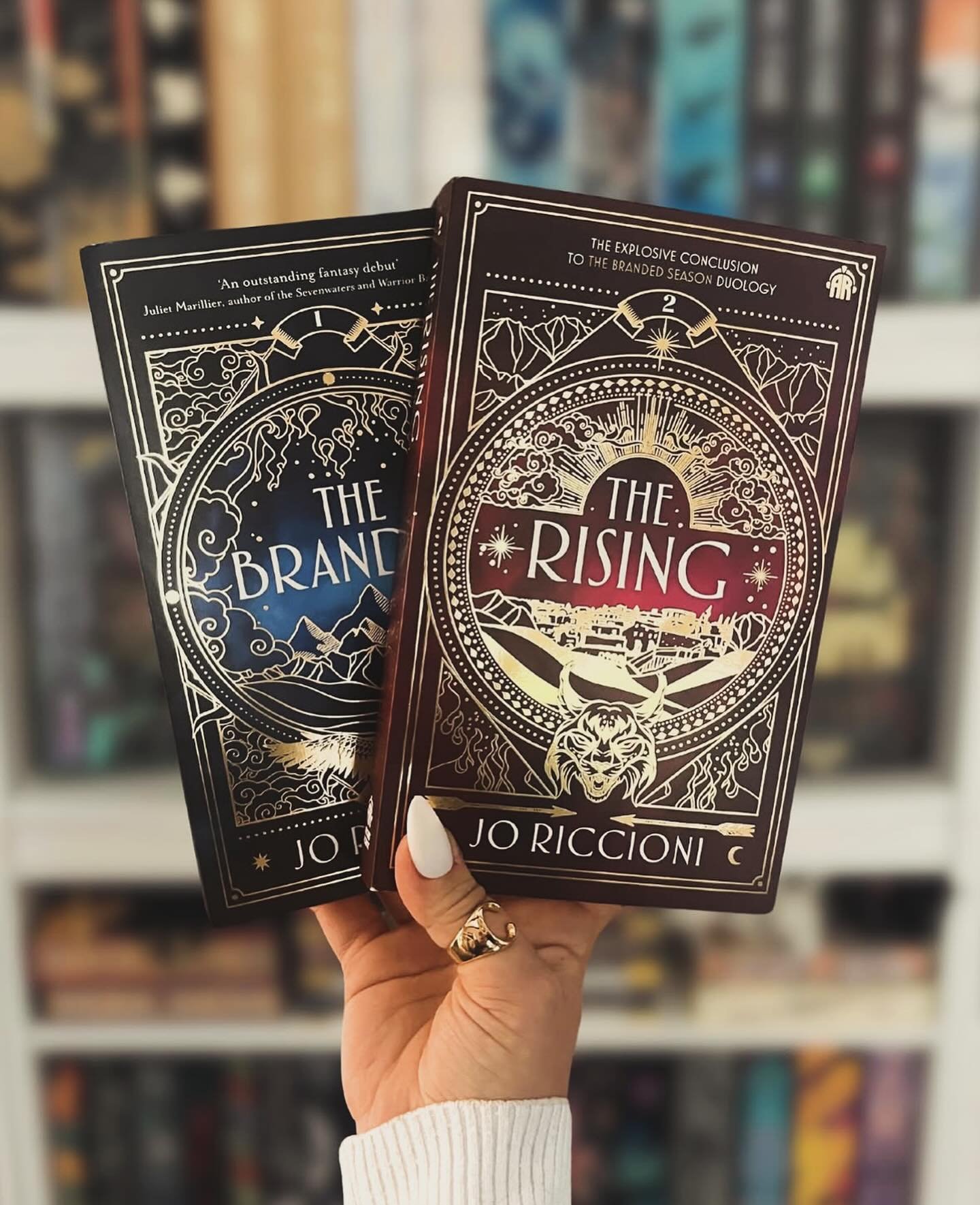 Just in case you thought this was a Beach Tennis account, here&rsquo;s a picture of my other obsession ☺️. My fantasy duology available in ANZ, UK, US and Canada in bookshops and on audio. Photo credit @romantasy_introvert 

#fantasyreads #epicfantas