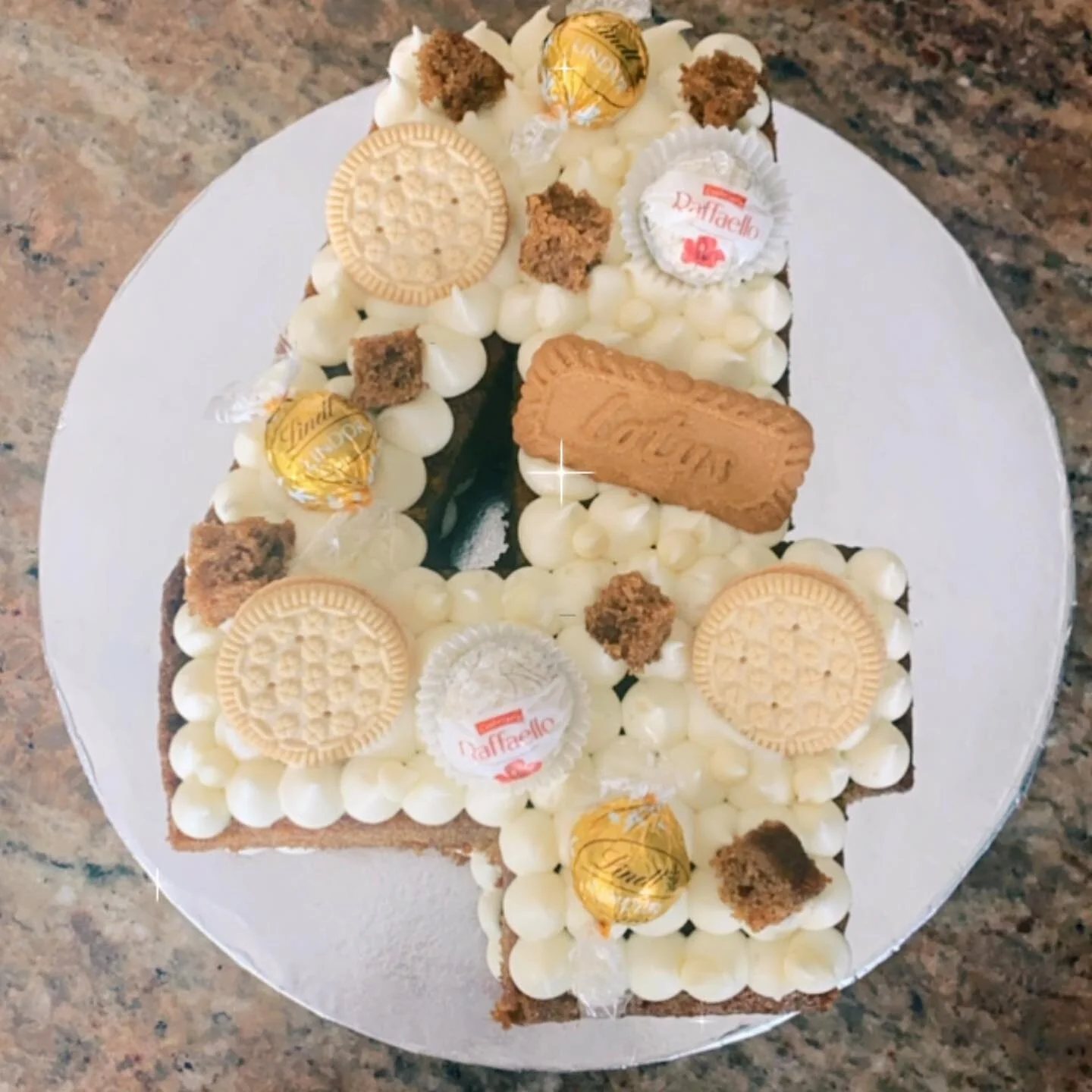 Crazy &ldquo;4&rdquo; Carrot Cake! 
~
~
~
#heerforsweets #cake #carrotcake #creamcheesefrosting #lindtchocolate #truffle #ferrerorocher #creamcookies #lotus #biscoff #piping #birthday #dessert #sweets #pastrychef