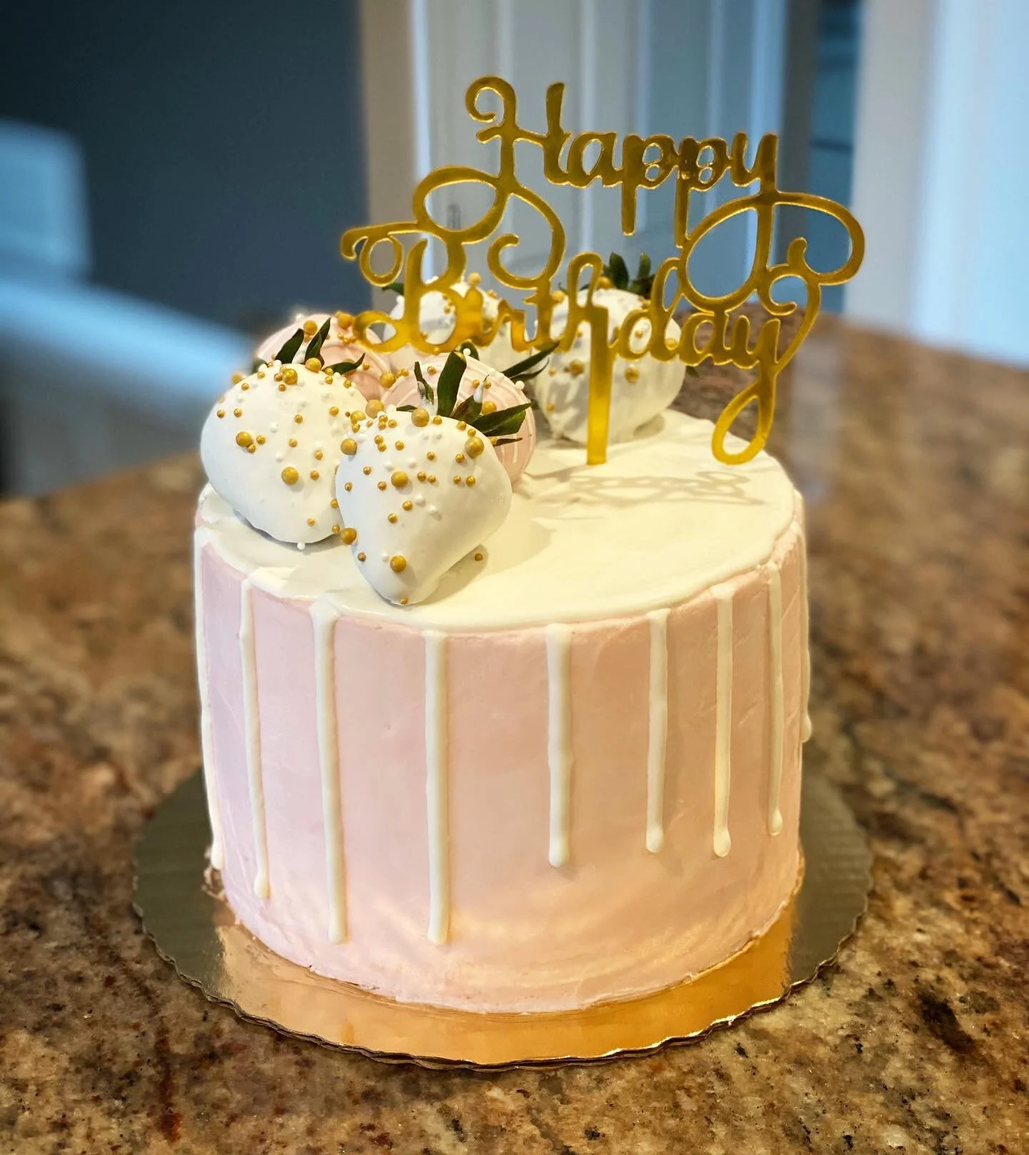Pretty Pink Birthday Cake! 
~
~
~
#heerforsweets #cake #birthday #vanilla #cannoli #chocolatechips #buttercream #candymelts #drip #chocolatecoveredstrawberries #fancy #sweets #dessert #pastrychef