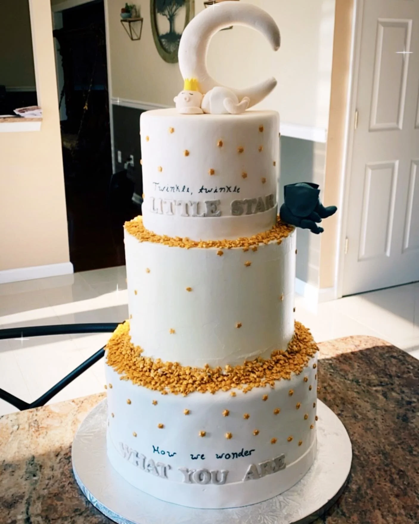 Twinkle Twinkle Little Star! ✨
~
~
~
#heerforsweets #cake #babyshower #3tiers #vanilla #buttercream #fondant #moon #baby #elephant #stars #gold #twinkletwinklelittlestar #sweets #dessert #pastrychef