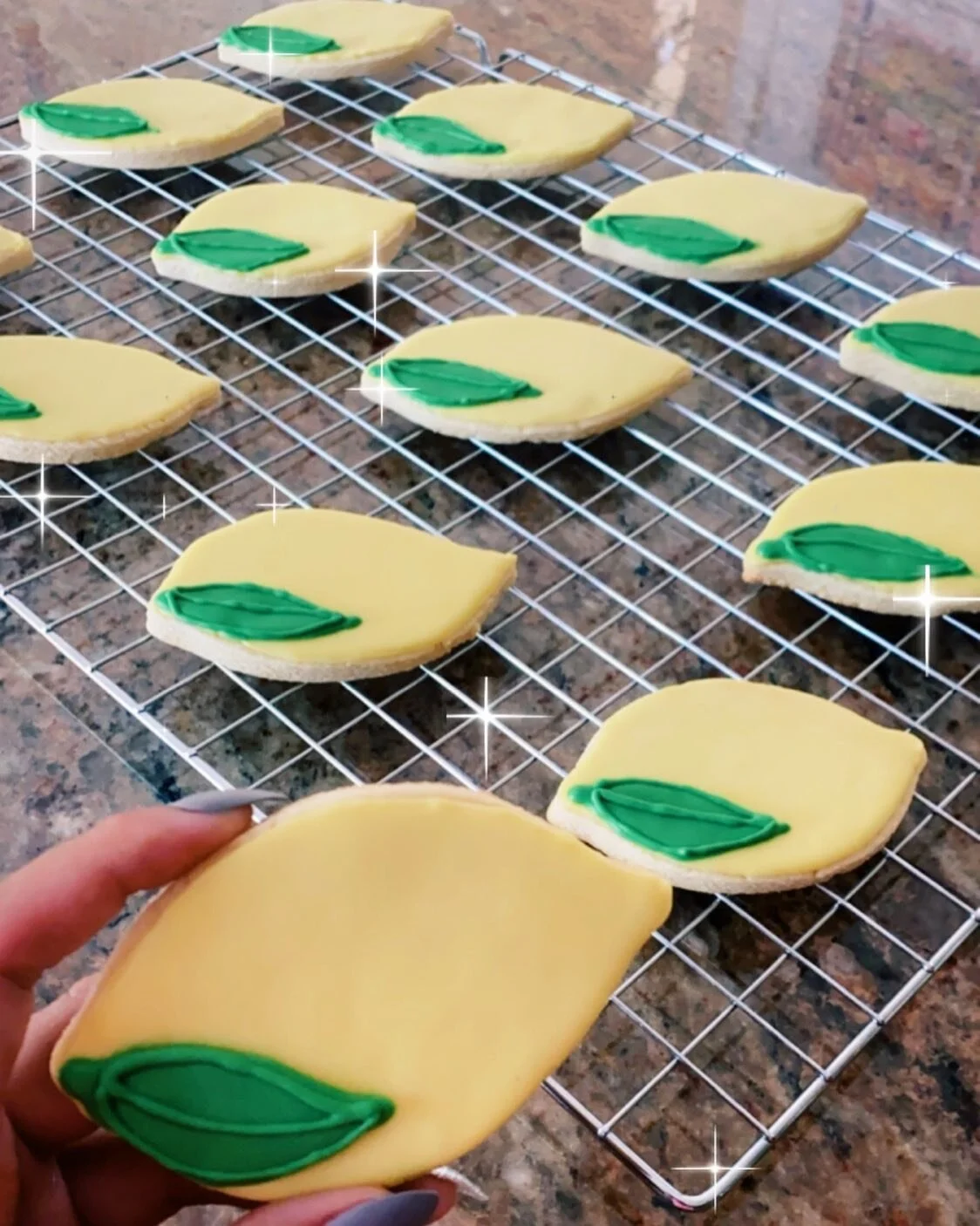 Lemon Cookies! 
~
~
~
#heerforsweets #cookies #sugarcookies #royalicing #cookiescutter #piping #lemons #leaves #sweets #dessert #pastrychef