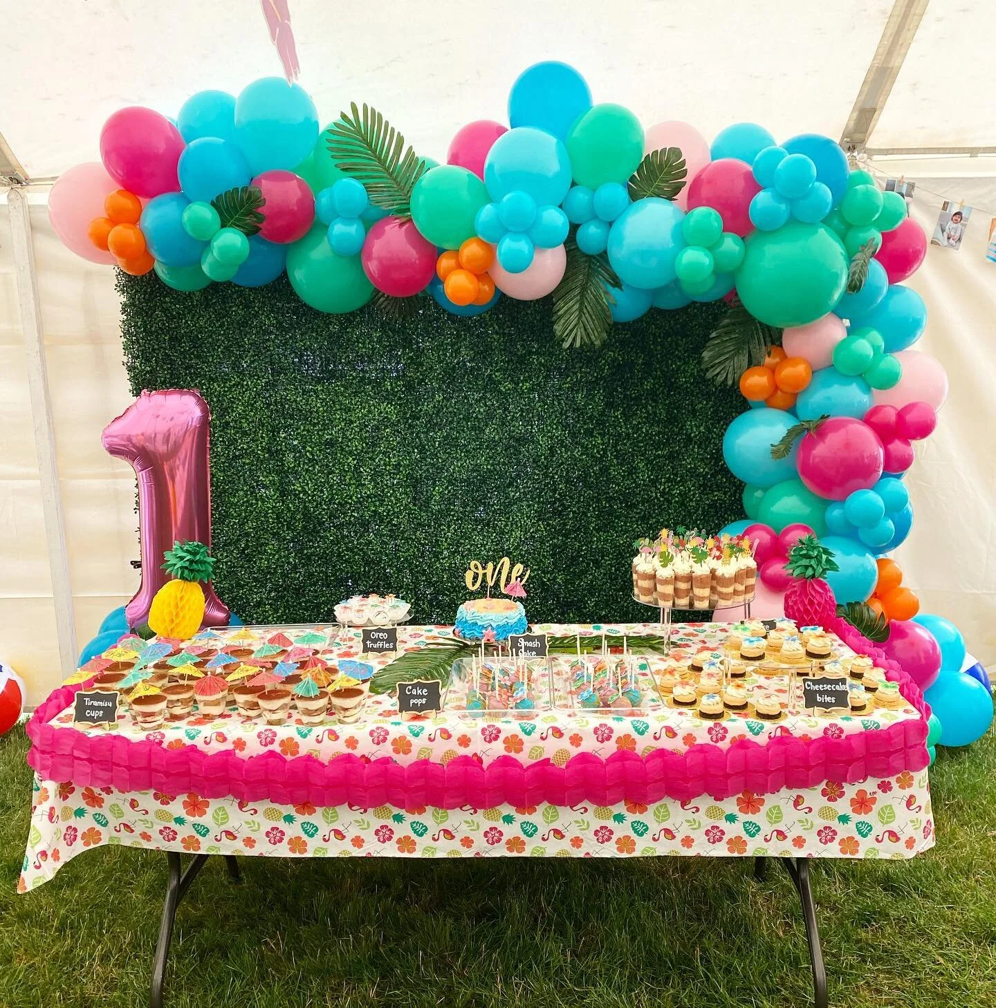 Rhea&rsquo;s Beachy Birthday Bash! 🏝☀️
~
~
~
#heerforsweets #birthday #desserttable #smashcake #cakepops #cheesecakebites #mousseshooters #tiramisu #oreotruffles #beach #tropical #firstbirthday #sweets #dessert #pastrychef