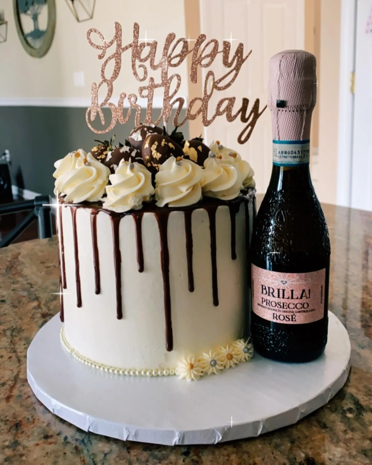Birthday Cake! 
~
~
~
#heerforsweets #cake #redvelvet #creamcheesefrosting #buttercream #chocolatecoveredstrawberries #goldleaf #silverleaf #drip #ganache #piping #proceco #champagne #birthday #dessert #sweets #pastrychef