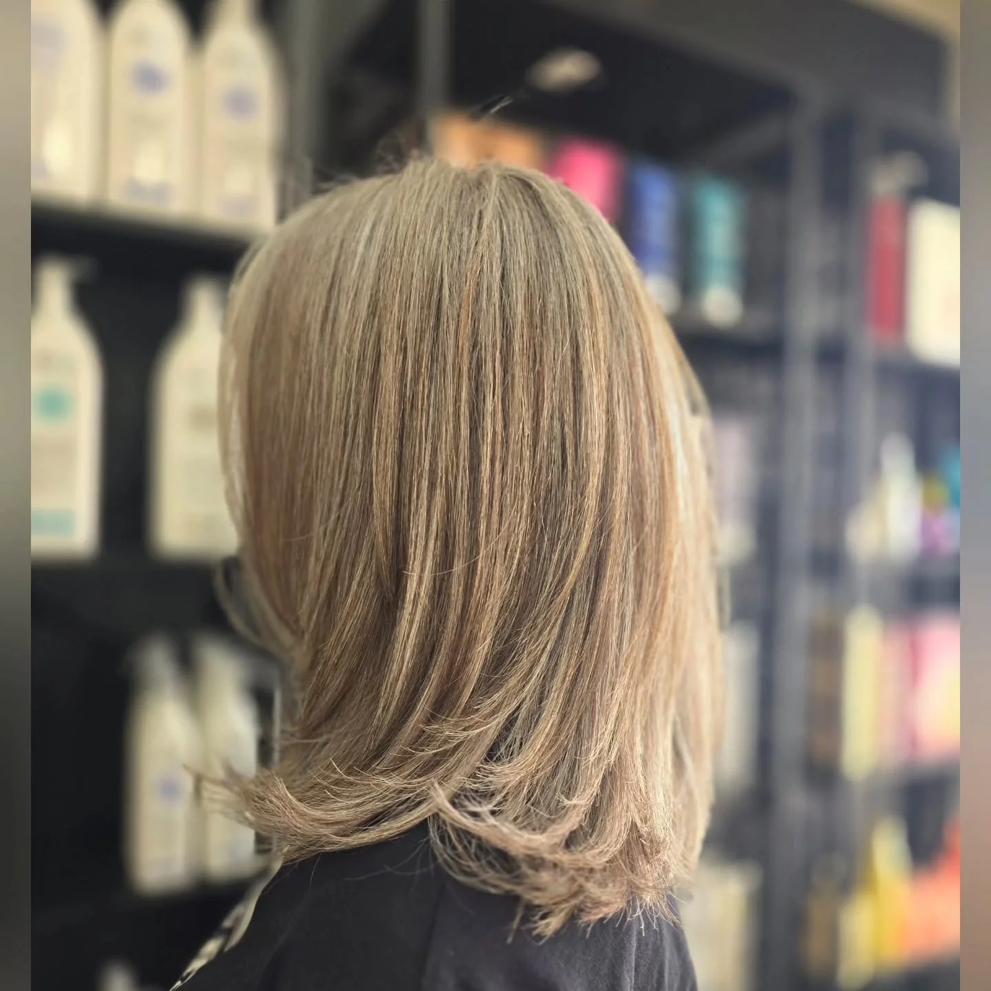 Obsessed is an understatement 🤍
Soft, seamless layers + dimensional lived-in color = that effortless, low-maintenance glow ✨
This is your sign you don&rsquo;t need a full overhaul&hellip; just the right placement and movement.
Arvada babes, I&rsquo;