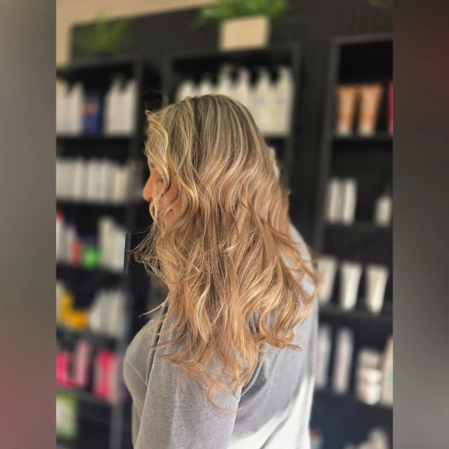 Dimensional blonde, soft grow-out ✨
Custom color in Arvada, CO
Online booking available