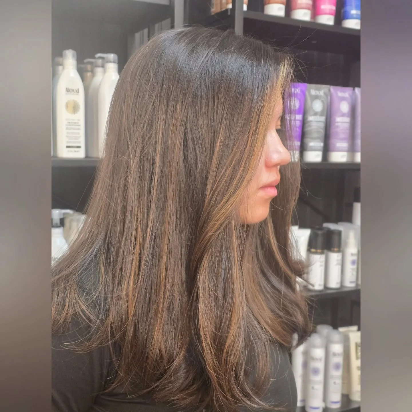 This blend is EVERYTHING 🤎
Soft ribbons of warmth + effortless dimension for that lived-in brunette glow ✨
Low-maintenance color that still feels fresh, bright, and natural every day 🙌
📍Arvada, CO
✂️ Book your appointment through the link in bio