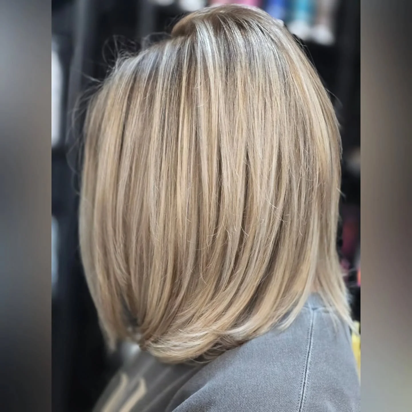 ✨ Another day, another beautiful transformation.
Soft dimension, seamless blending, and a fresh cut to bring it all together. My favorite color is the kind that looks natural, grows out beautifully, and makes you feel amazing every time you catch you
