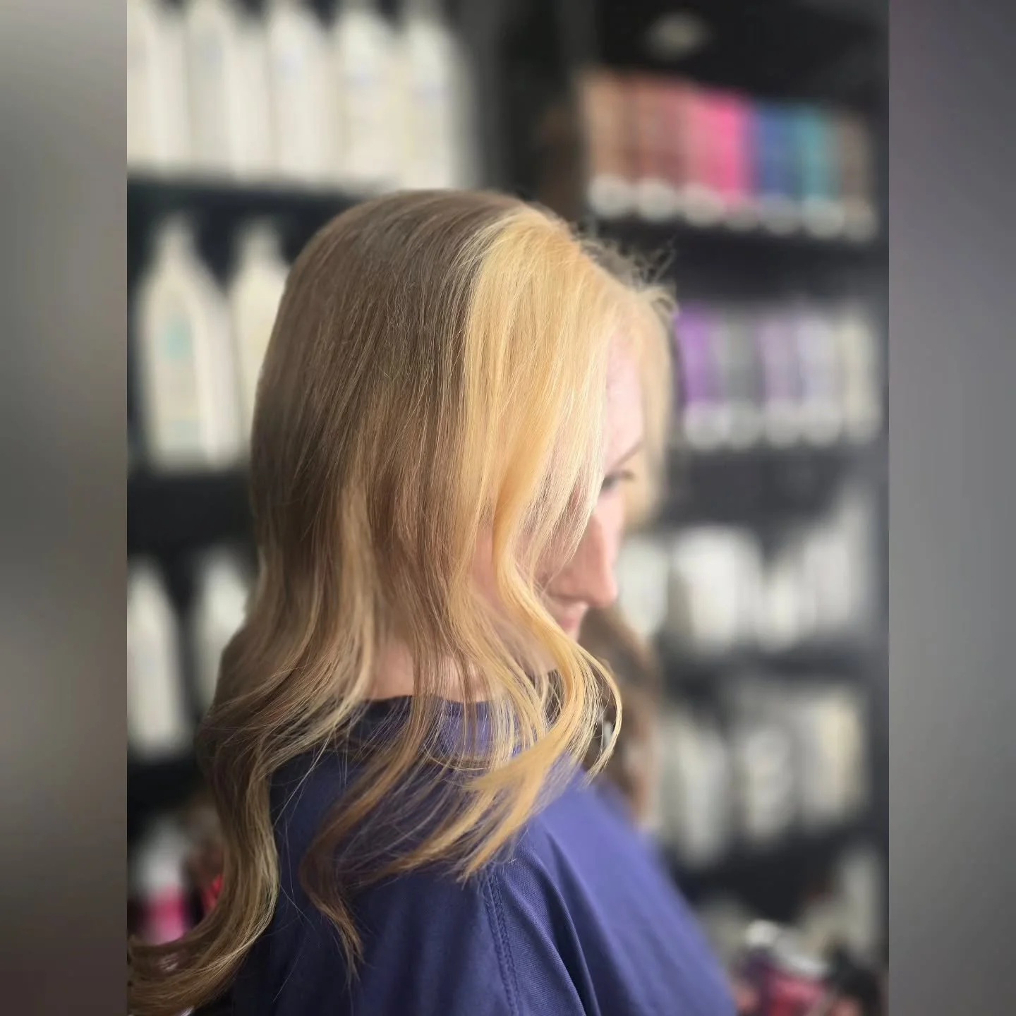 Sometimes one little pop makes the whole look. ✨
A little color blocking through her bangs for brightness, contrast, and just the right amount of fun. 💛
Cute, wearable, and anything but boring.

Not sure what to book?
Check out my website link in bi