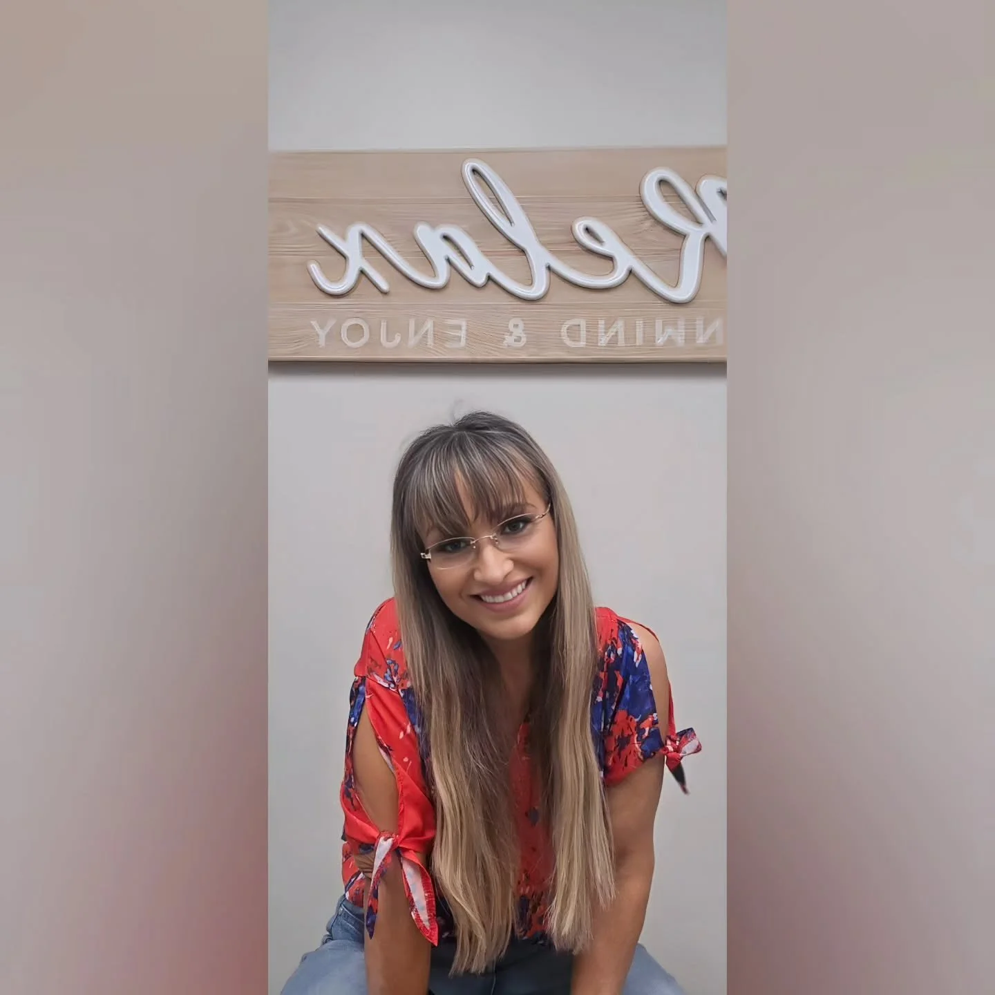 Plot twist&hellip; the hairstylist actually made it in front of the camera. 😂✂️
Hi, Instagram! 👋 It&rsquo;s been a minute. ❤️