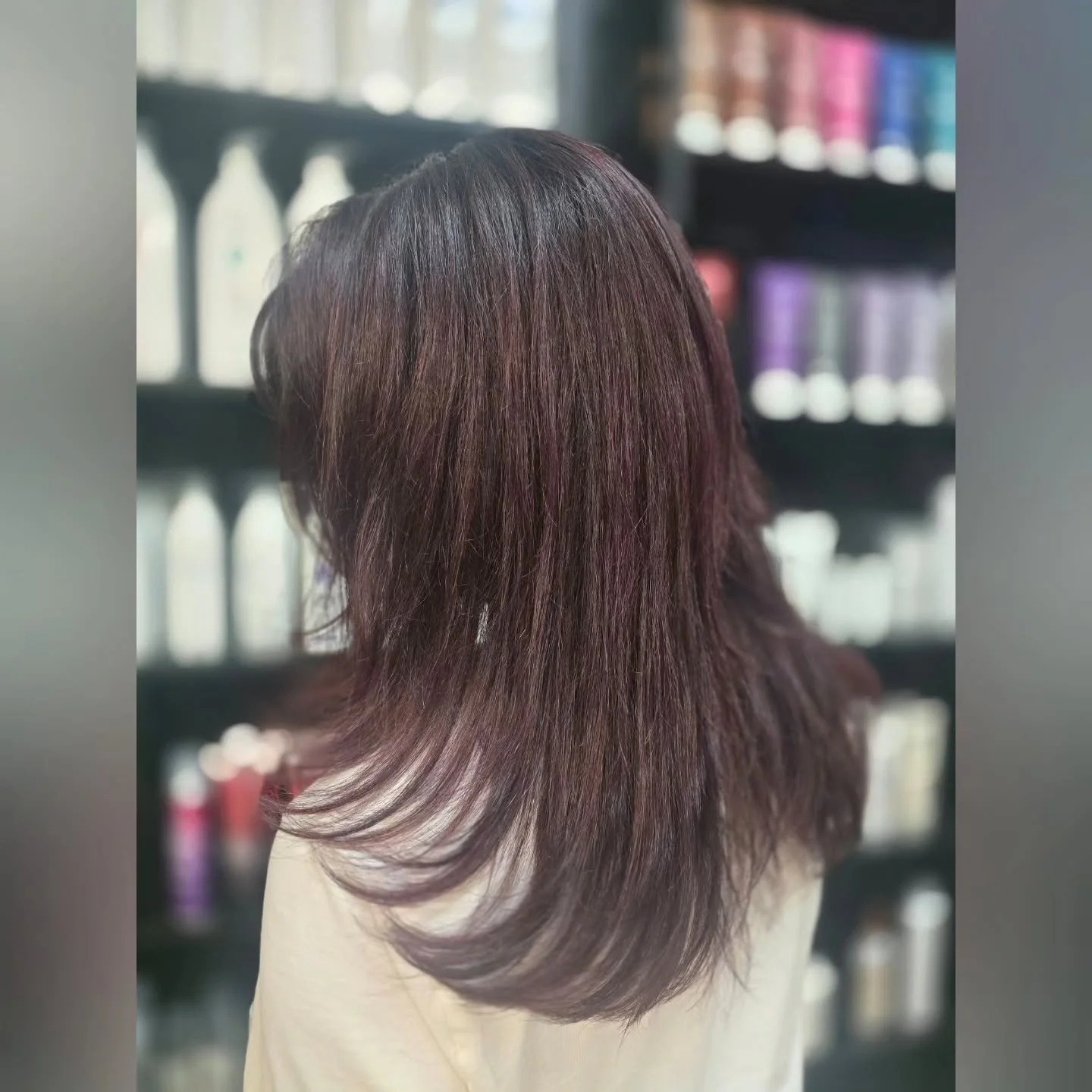Want beautiful hair without all the extra styling time? ✨

Soft layers, beautiful dimension, and effortless movement make everyday styling a little easier.

Ready for hair that works with your lifestyle? ❤️

New guests are always welcome! Book throug