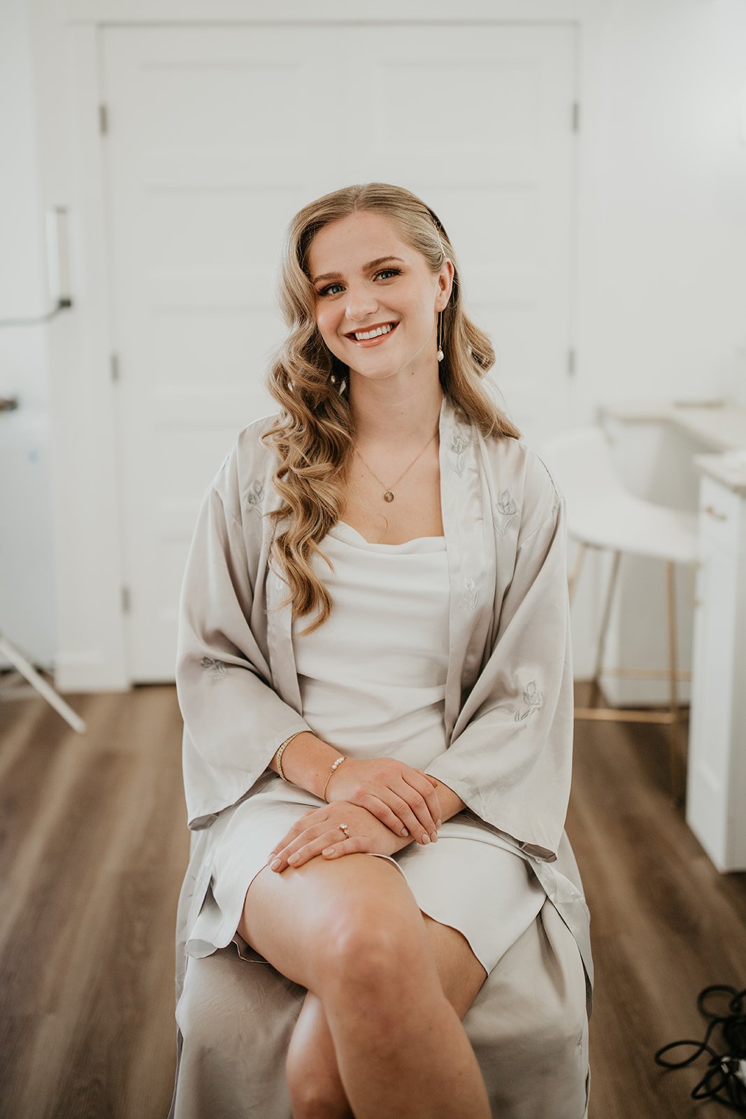 Bride with long romantic waves styled by Bridal hairstylist Danielle Aichelle Artistry