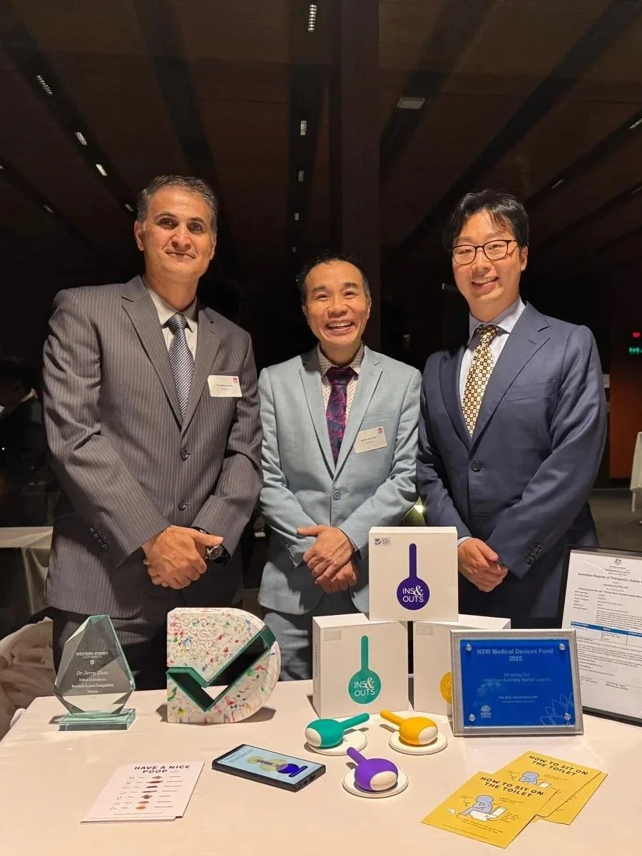 Amazing Gut team presenting the Ins&Outs biofeedback device