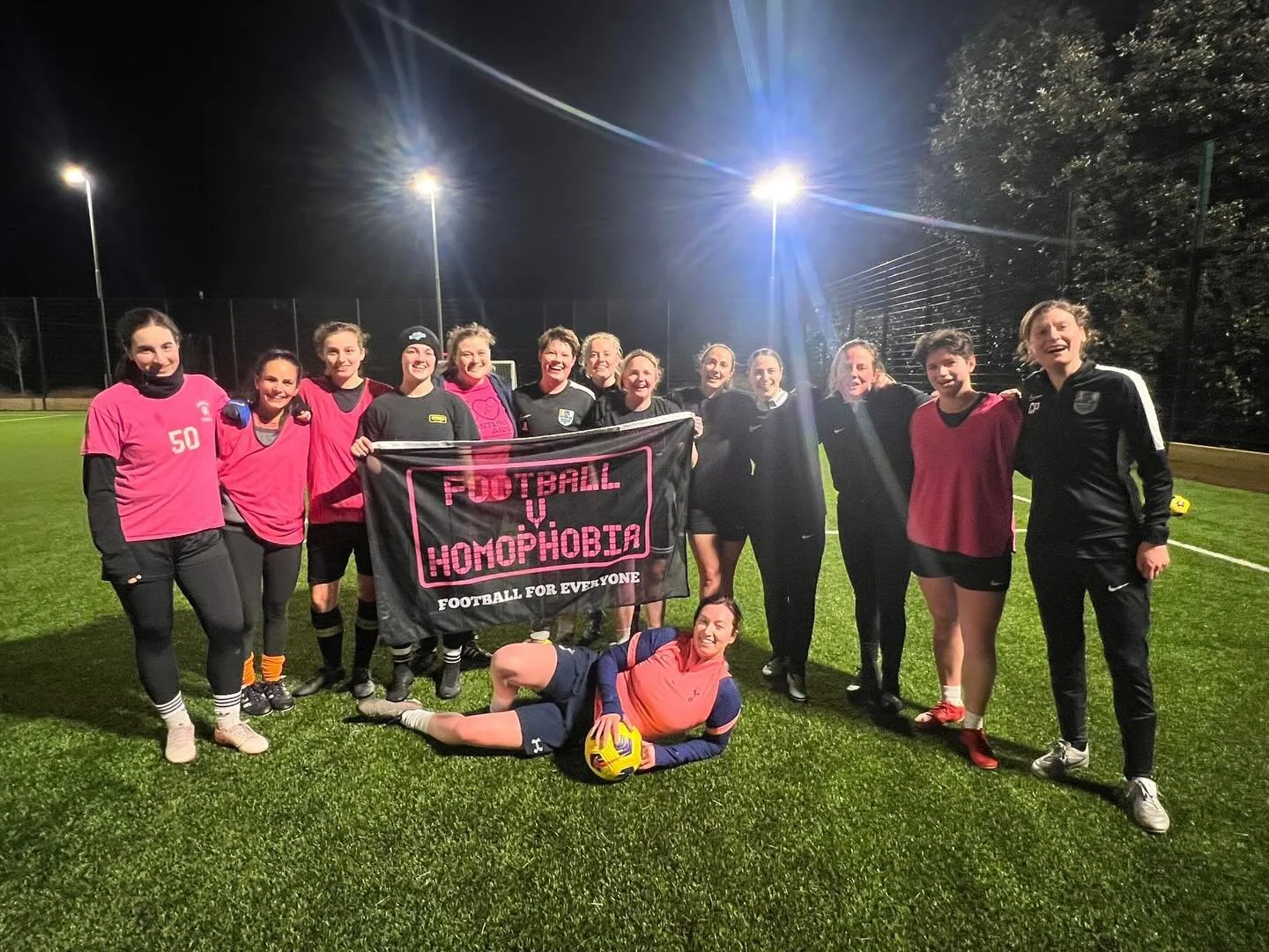 🩷🖤 To show our support for 𝐈𝐧𝐭𝐞𝐫𝐧𝐚𝐭𝐢𝐨𝐧𝐚𝐥 𝐃𝐚𝐲 𝐀𝐠𝐚𝐢𝐧𝐬𝐭 𝐋𝐆𝐁𝐓𝐐+-𝐩𝐡𝐨𝐛𝐢𝐚 𝐢𝐧 𝐒𝐩𝐨𝐫𝐭 we took part in the @football_v_homophobia &lsquo;Wear It Black &amp; Pink&rsquo; campaign! 🖤🩷 #FvH2026 

 #FvH2026