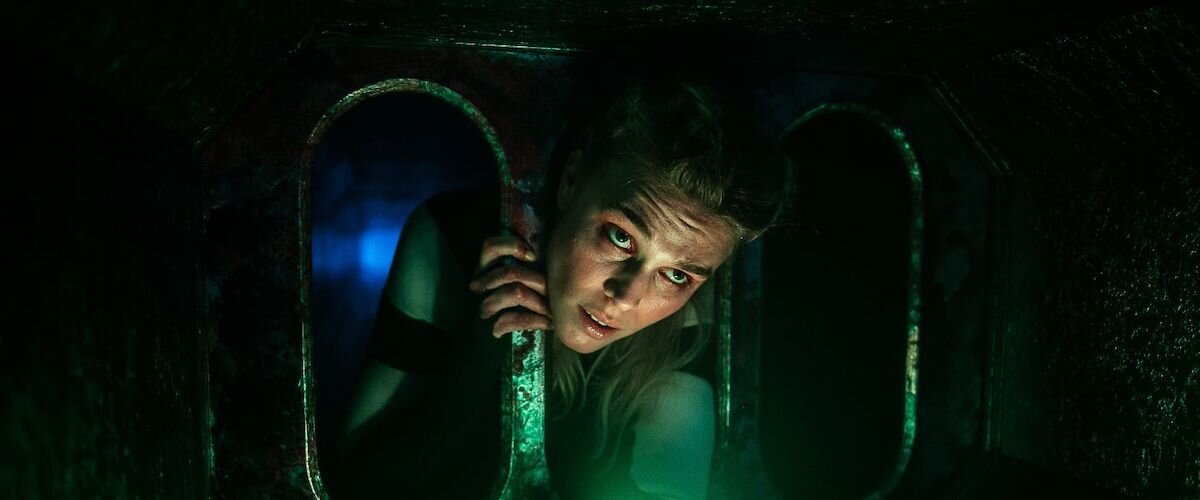 Crawl Movie Review - Open The Magazine