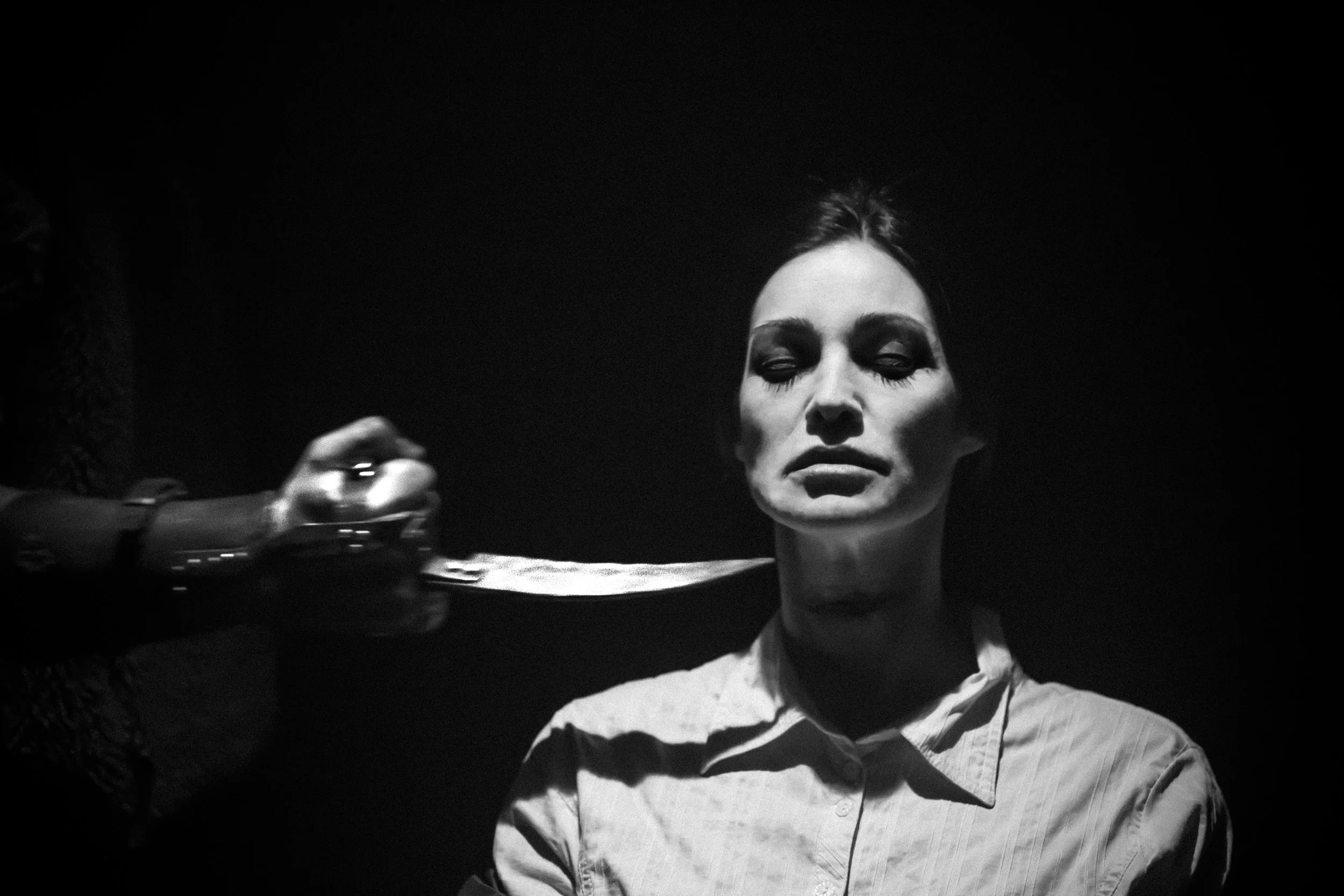 [Film Review] Blades in the Darkness (2022)