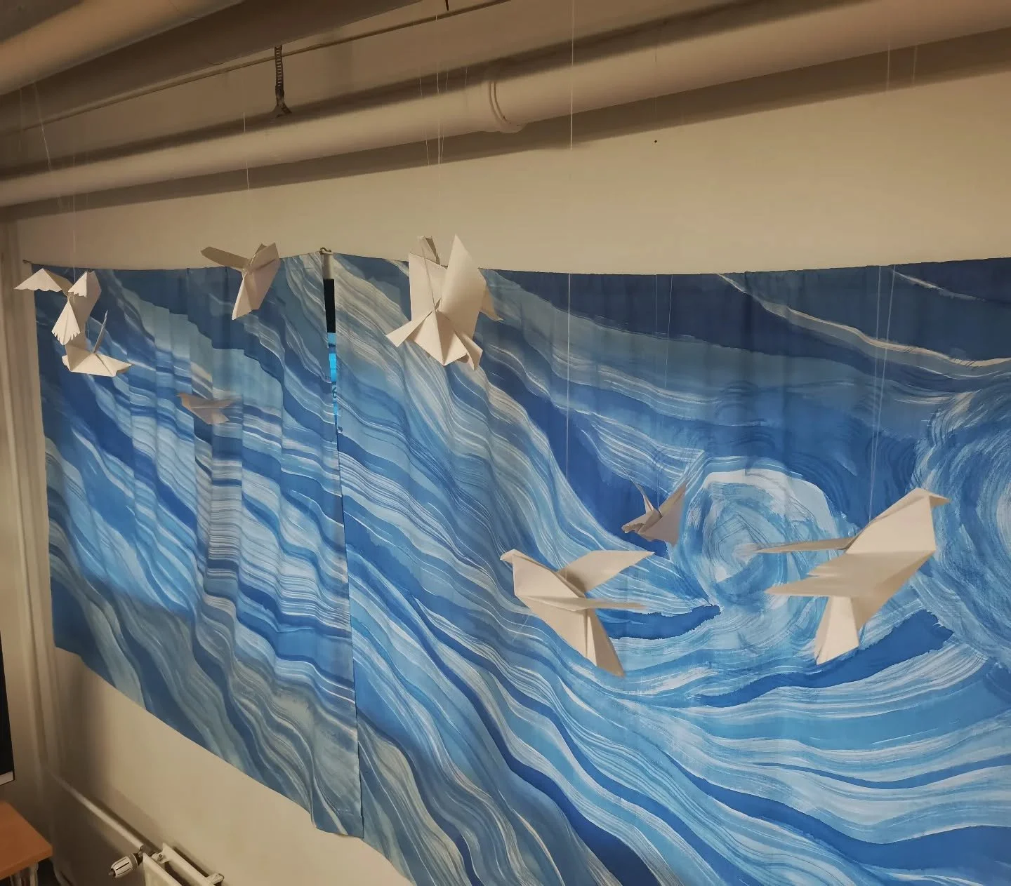 Lumikot taittelivat nuorten rauhanviikolla kololle parven rauhankyyhkyj&auml; 🕊️

#nuortenrauhanviikko