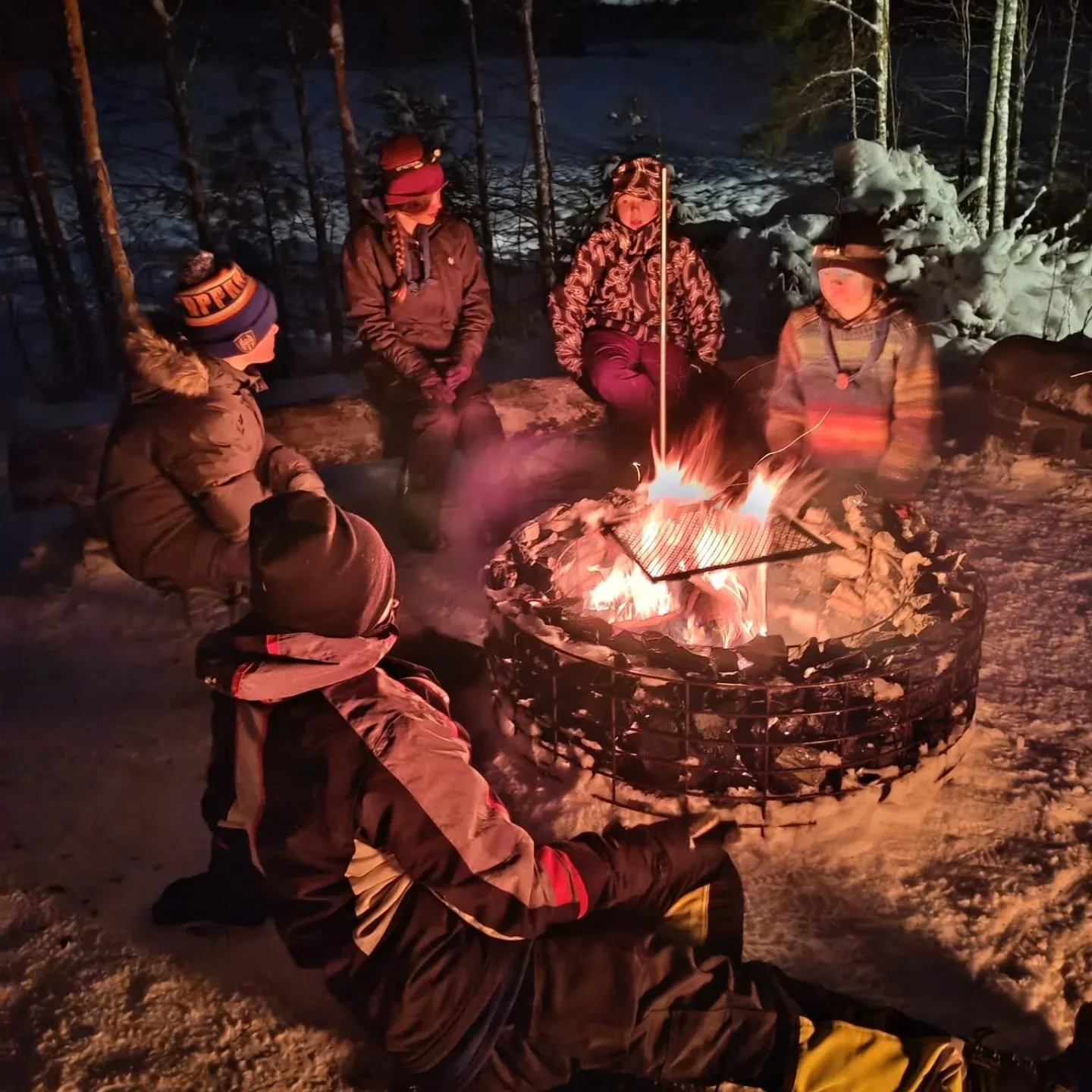 H&auml;H&auml;n tarpojat tekiv&auml;t y&ouml;retken Passilaan t&auml;n&auml; viikonloppuna. Oli ihan huippuhauskat pari p&auml;iv&auml;&auml; hyv&auml;ss&auml; seurassa ja lis&auml;ksi nuotioherkkuja, itse tehty&auml; j&auml;&auml;tel&ouml;&auml;, ma