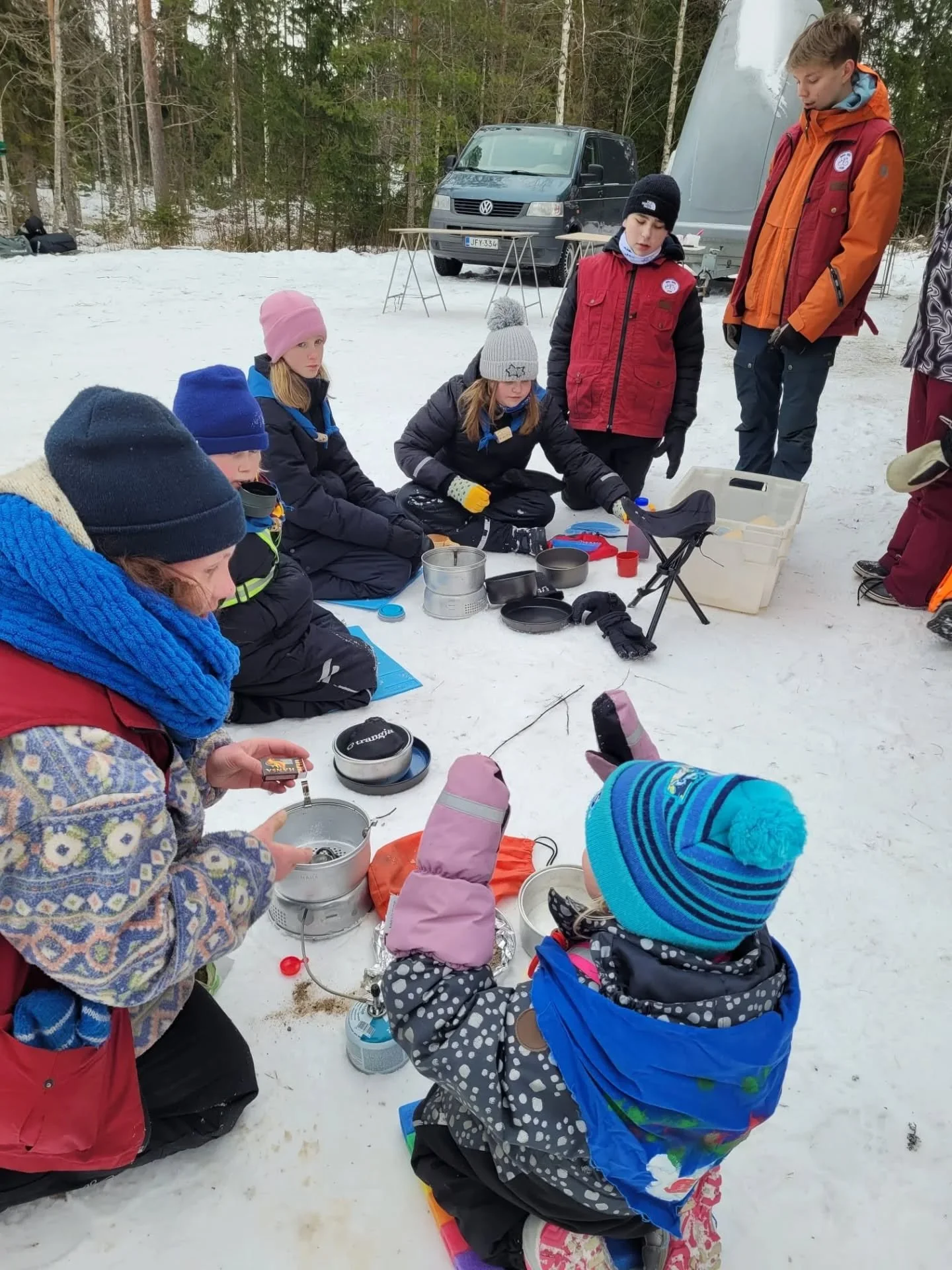H&auml;H&auml;n talvileiri Kaveri-26 p&auml;&auml;ttyi eilen. Muistelemisp&auml;iv&auml;n teeman mukaisesti juhlistimme partioyst&auml;vyytt&auml;. Leirin ajan eri ik&auml;kaudet viettiv&auml;t aikaa yhdess&auml; ohjelmissa ja niiden v&auml;lill&auml