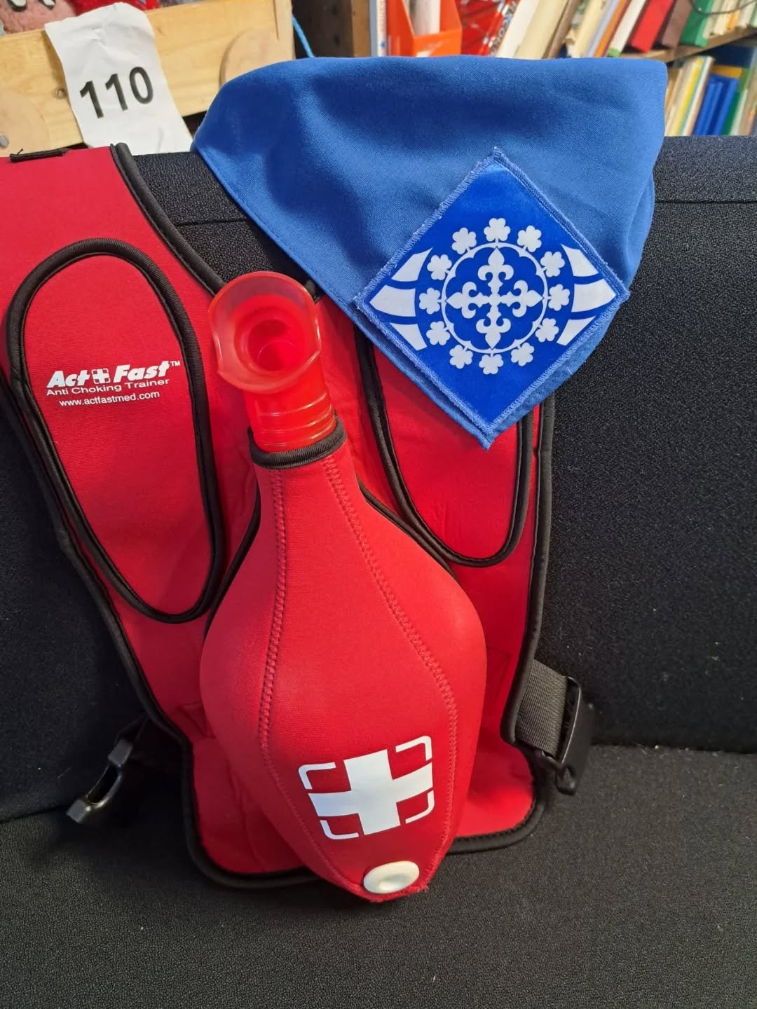 H&auml;H&auml;n johtajisto p&auml;ivitti viikonloppuna ensiaputaitojaan EA-1 kurssilla. Lippukunnassa on nyt 11 tuoreen EA-kortin omistajaa 🙌 
Kiitos kattavasta kurssista Heidille! Muun muassa Heimlichin ote -harjoitteluliivi teki vaikutuksen, koska