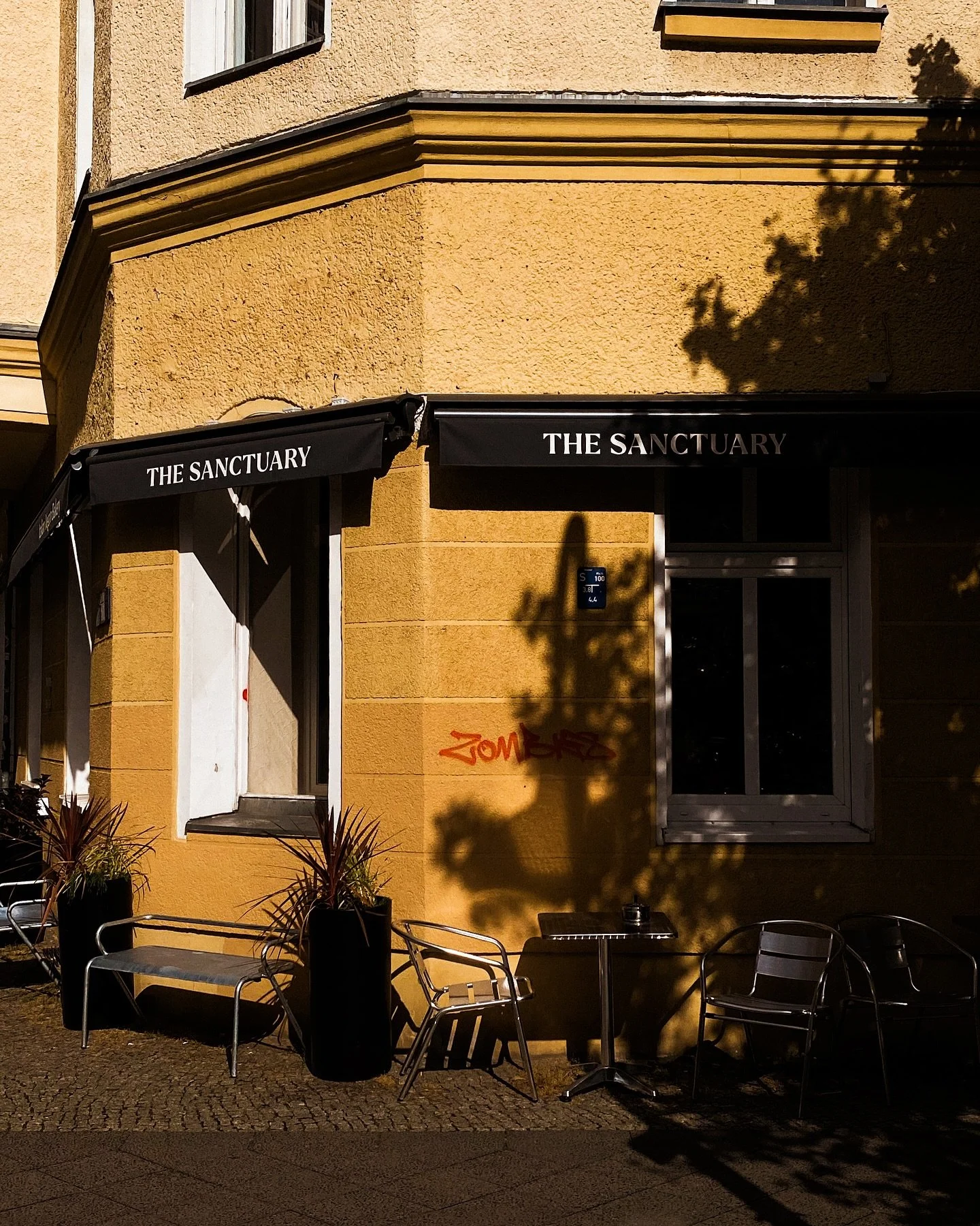 October the 3rd, official opening from 10 am 🖤

📍Malm&ouml;er Str. 13, 10439 Berlin

And don&rsquo;t forget that, from noon to 2 p.m., oat coffees are on us in both our shops 🥛 w/ @minorfigures 

#thesanctuaryberlin#thesanctuaryveganbakery#thesanc