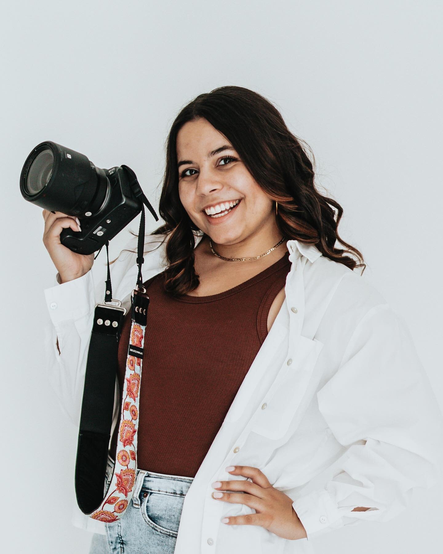 Some new &amp; fun business-ey photos taken by my friend @roseandthorncreative and edited by me☺️

Love @thelightloftaz space! Can&rsquo;t wait to do some mini sessions here😍 #clairefabrephotography