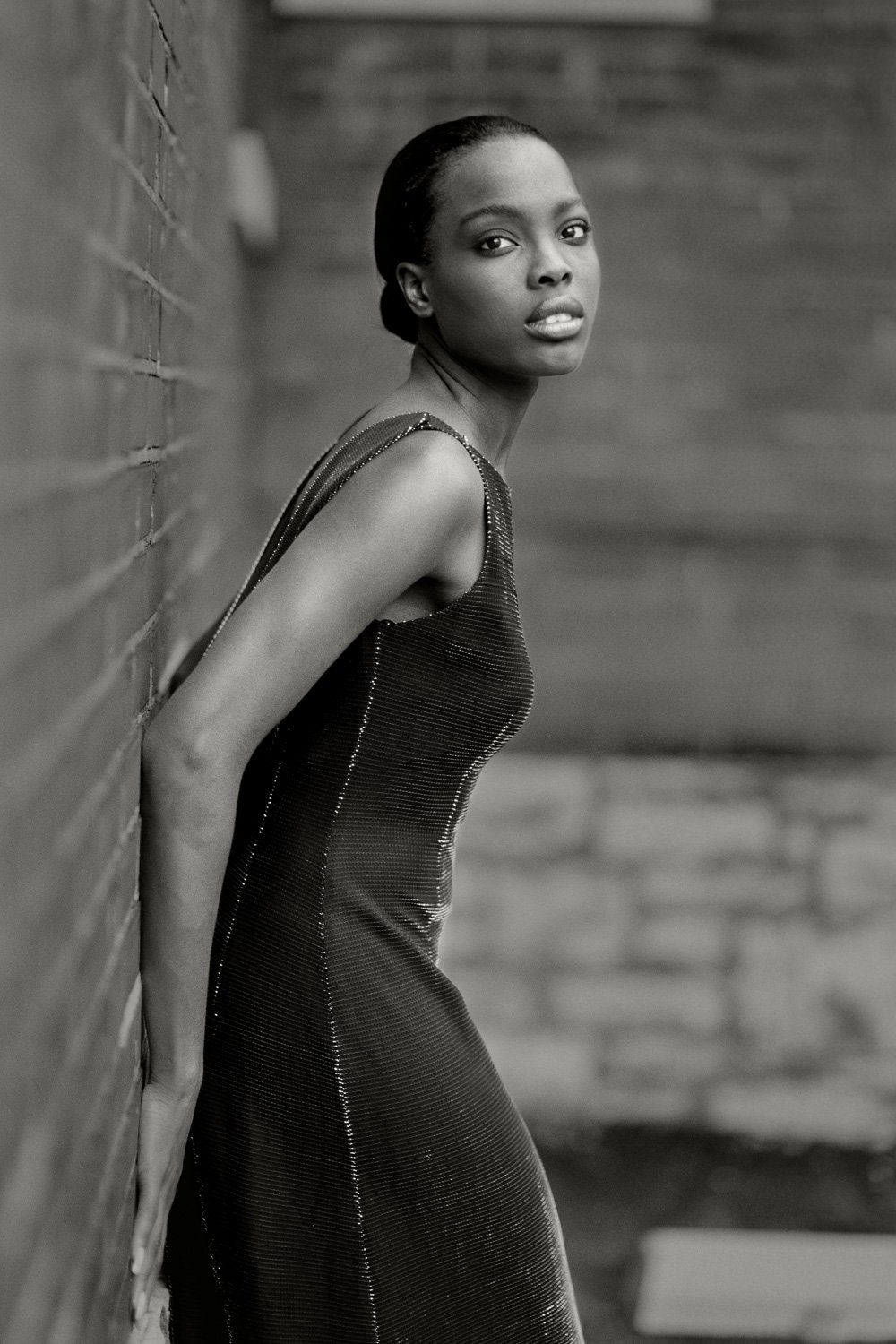Senior-fashion-portrait_Urban-alley-1.jpeg