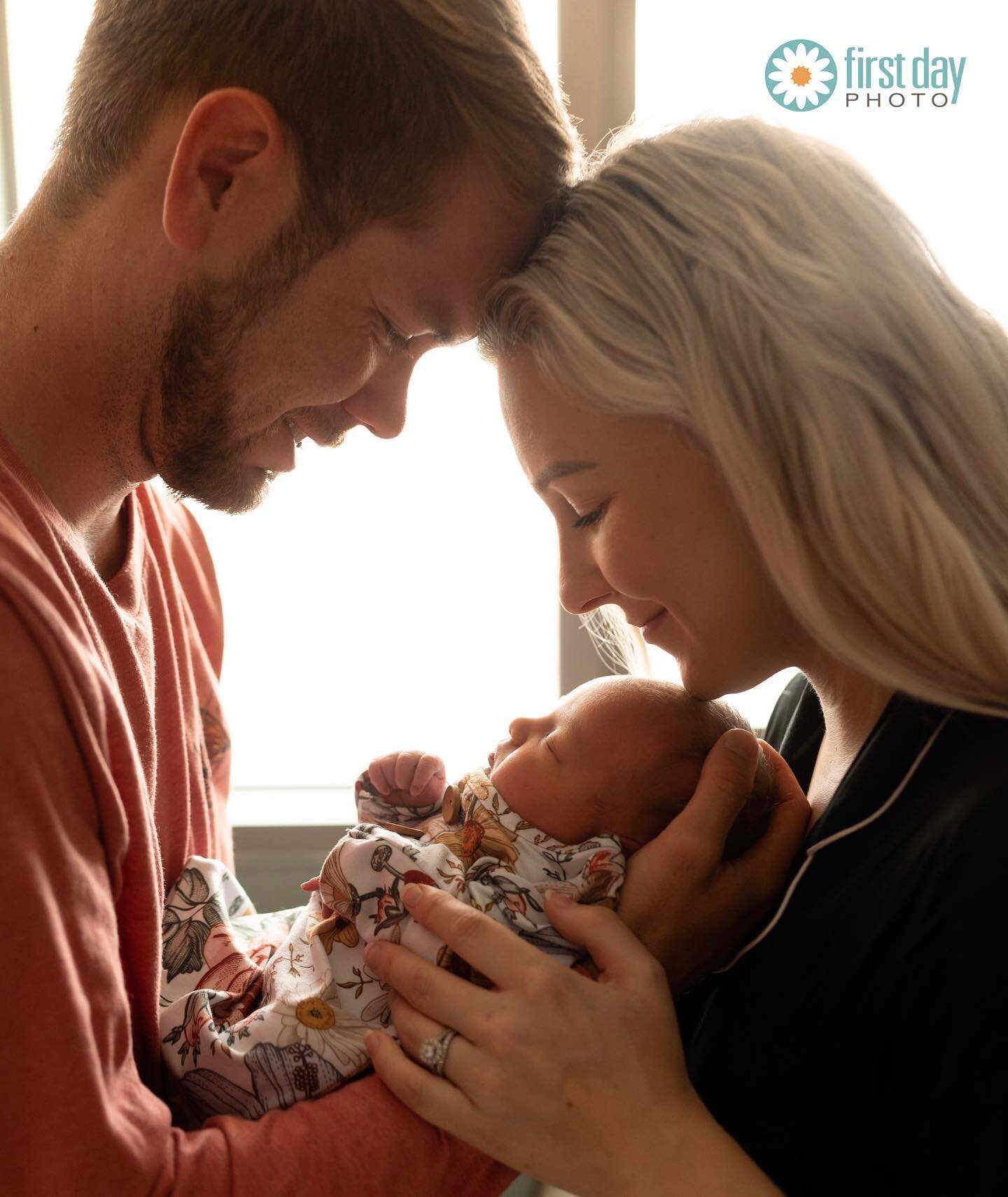 Love at first sight. ❤️❤️❤️
#firstdayphoto
www.firstdayphoto.com
.
.
.
.
.
#fresh48 #first48 #firstdayphotonewborns #newbornphotography #newbornphotographer #babyphoto #babyphotos #babyphotography #babies #cutebaby #babiesofinstagram #bundleofjoy #be