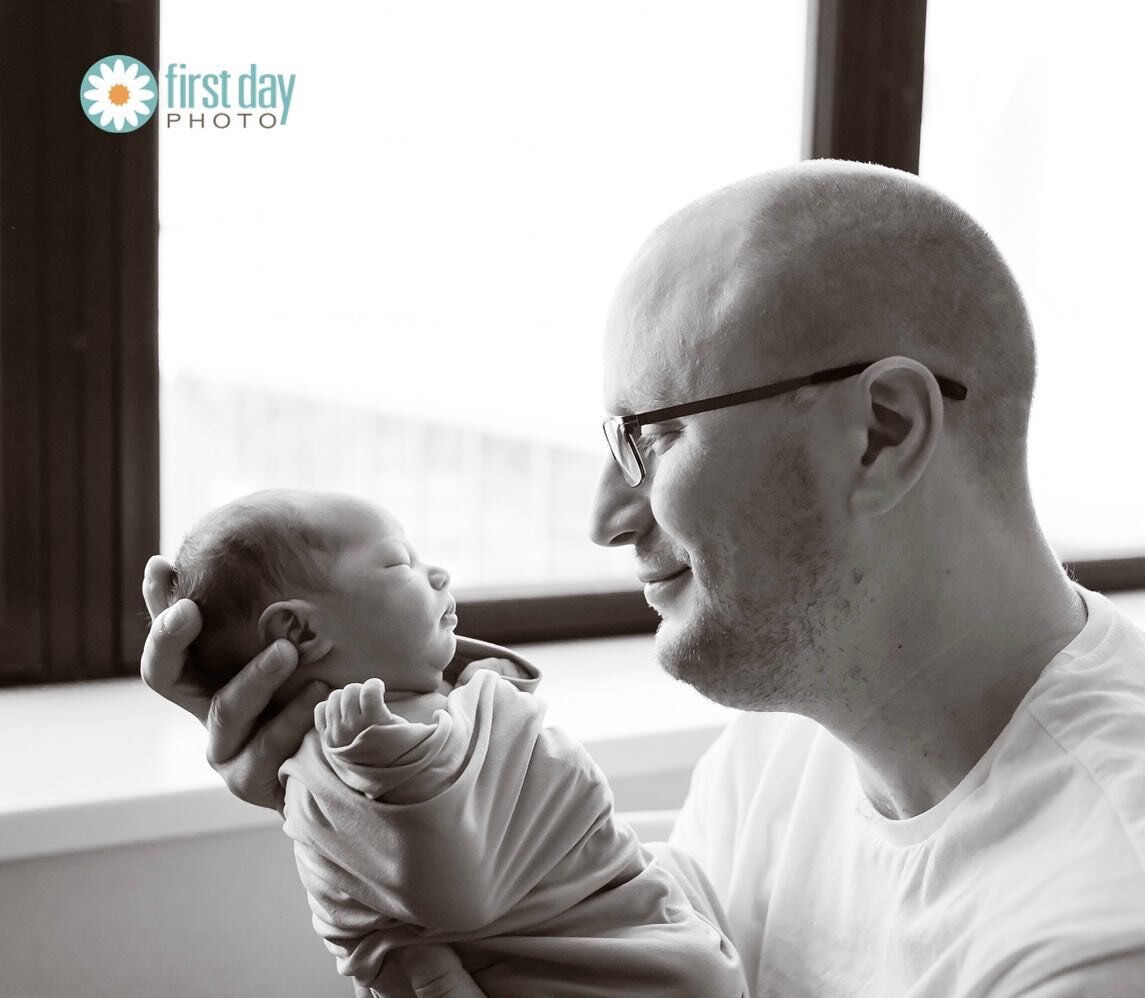 Father and son. 💙👨&zwj;👦💙
#firstdayphoto
www.firstdayphoto.com
.
.
.
.
.
#fresh48 #first48 #firstdayphotonewborns #newbornphotography #newbornphotographer #babyphoto #babyphotos #babyphotography #babies #cutebaby #babiesofinstagram #bundleofjoy #