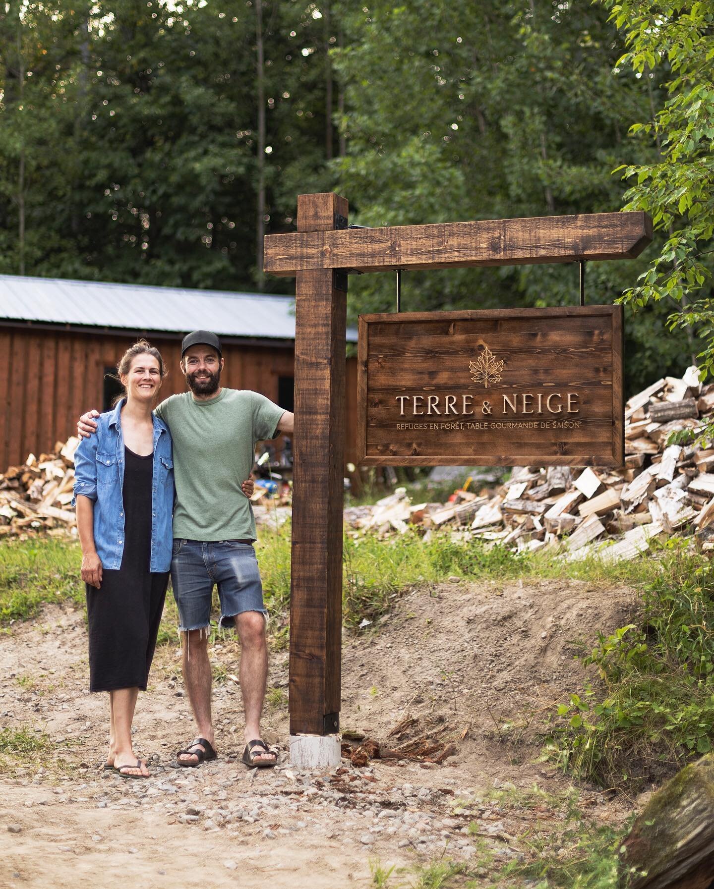 Projet d&rsquo;enseigne sur lequel j&rsquo;ai eu la chance de travailler dans les derni&egrave;res semaines. Julia et Will lanceront tr&egrave;s bient&ocirc;t leur projet de refuges en for&ecirc;t situ&eacute; &agrave; Val-des-Monts. 

Allez suivre l