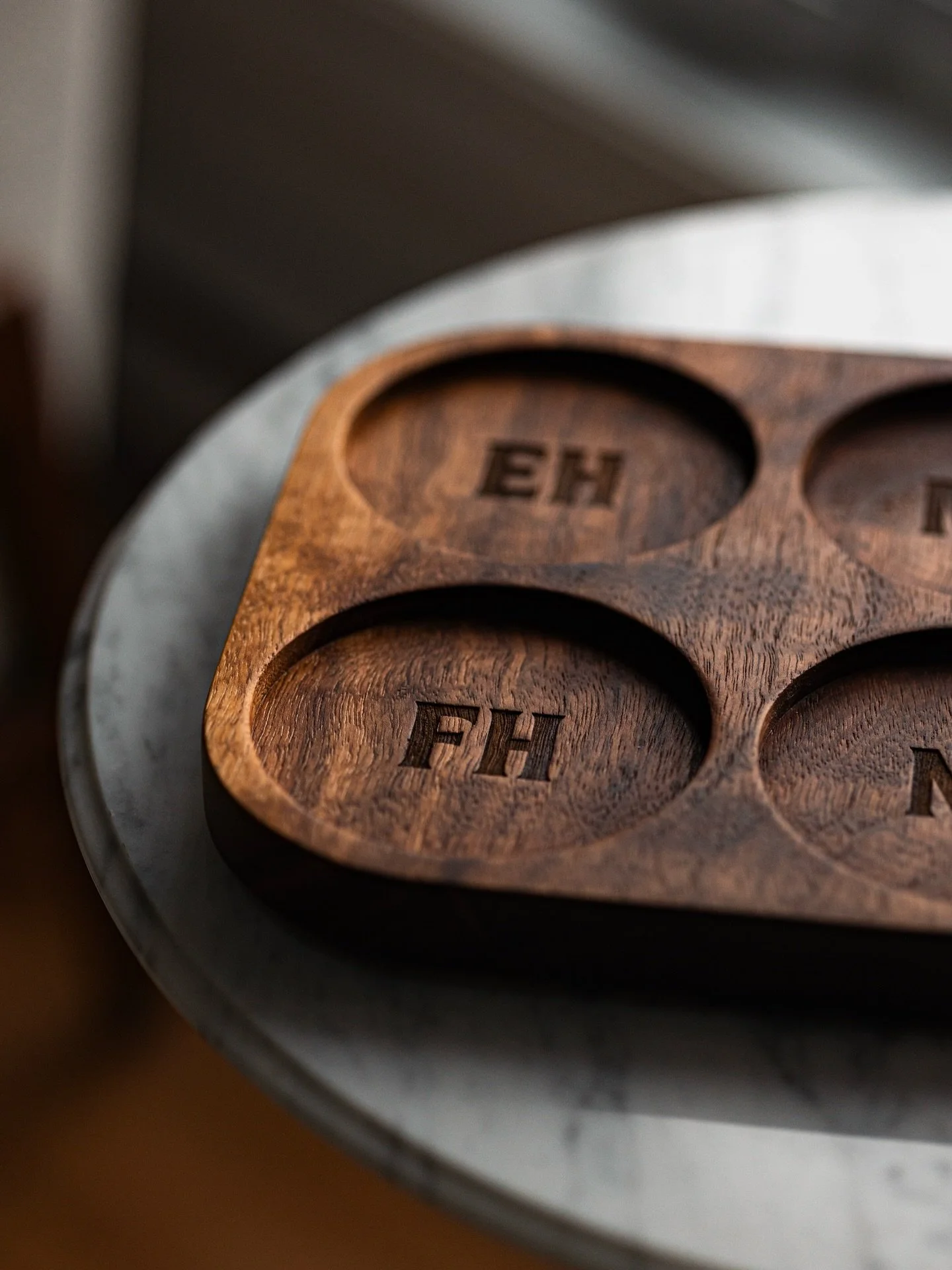 P&rsquo;tite assiette sur mesure pour les H&eacute;tu. Fini les verres qui tra&icirc;nent partout dans maison. Dans le but d&rsquo;&eacute;conomiser sur le lavage de vaisselle, les jeunes vont maintenant pouvoir r&eacute;utiliser le m&ecirc;me verre 