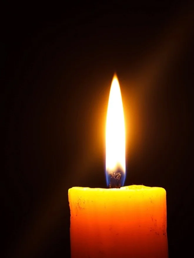 🕯️ TONIGHT: Candlelight Vigil for Shannon Lewis

Manhattan and Junction City are mourning the sudden loss of Shannon Lewis, a longtime barber and the beloved owner of Debonaire&rsquo;s Cuts in downtown Manhattan. Shannon passed away on October 13.


