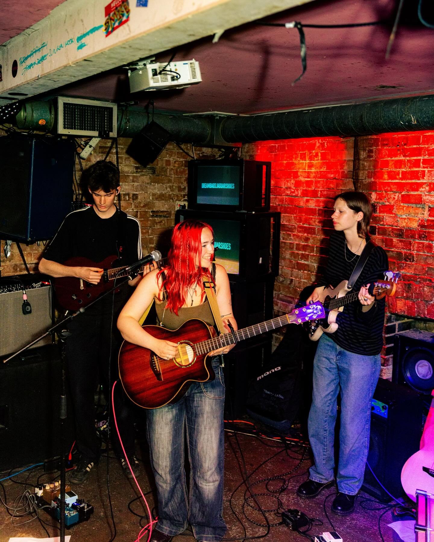 @teampeachyy night ft @leonaruemusic + @iamfleurrouge + @hannahbella.mp3 🎧

#londongigphotography #londonconcertphotographer #livemusiclondon #londonmusicscene #ukgigphotographer #londonphotographer #gigphotographer #concertphotography
