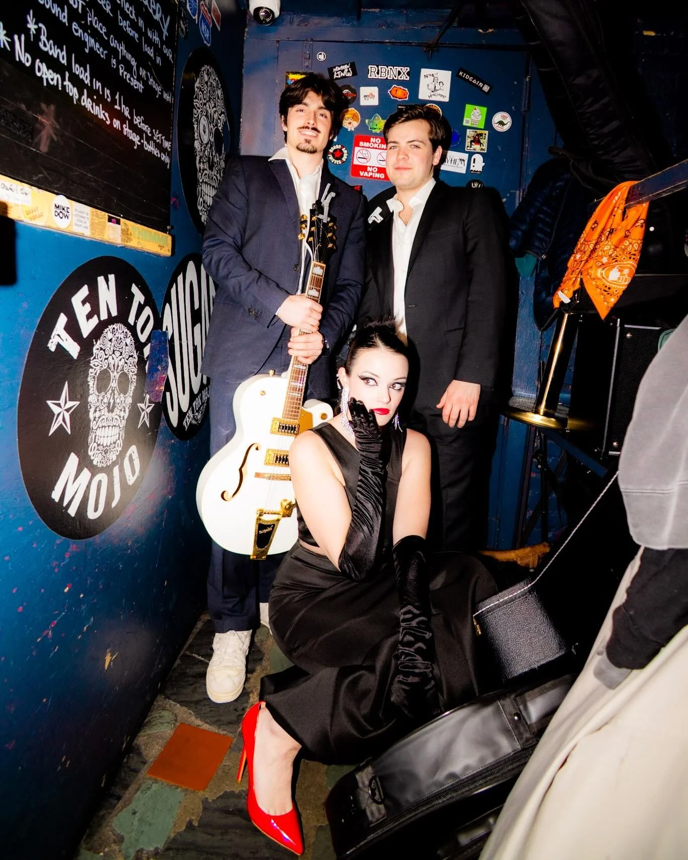 Back where it alllll started with @ellagalvin at @arlenesgrocery !!

#nycphotographer #concertphotography #musicphotography #musicphotographer #concertphotographer #portraitphotography #portraitphotographer #creativephotography #creativephotographer 