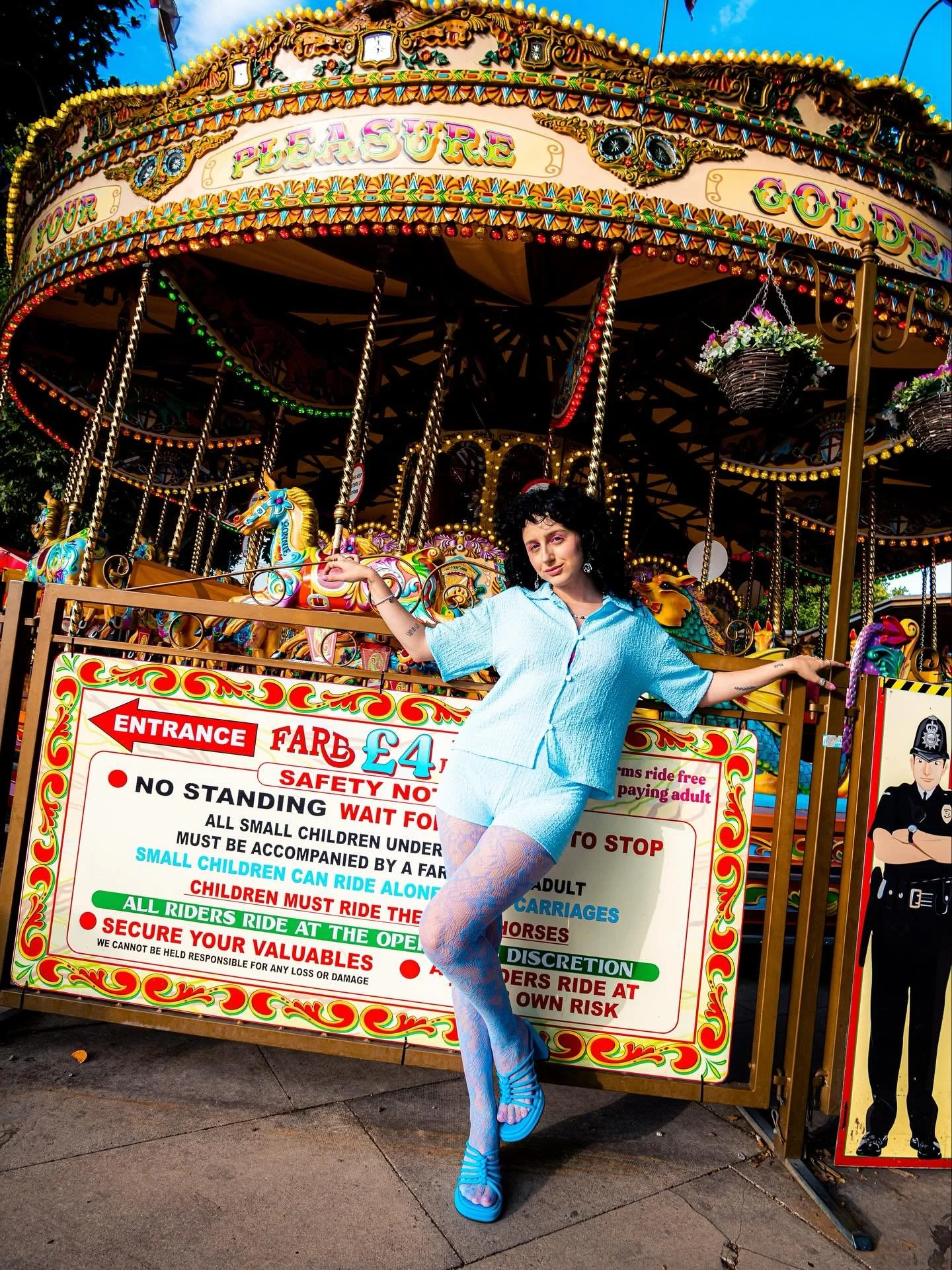 You can tell your boyfriend&hellip;.to stream @macienyah &lsquo;s new song!! 

Had sooo much fun on this shoot. Missing London and this awesome team🖤

Cover art/photos : 🙋🏼&zwj;♀️
Video: @kershaw_shoots 
Model: @sara_mxsic 

#coverart #nycphotogra