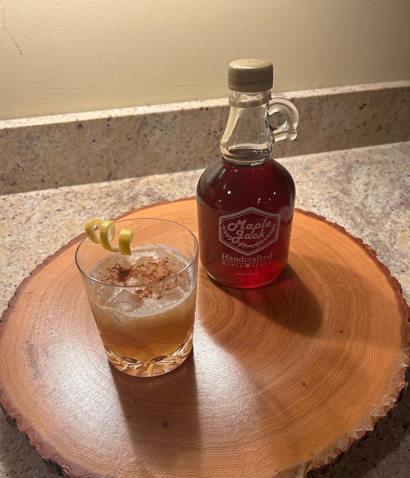 🍁 Maple Jack Whiskey Sour Recipe 🥃

1.5oz whiskey, 1oz lemon juice, 3tsp maple syrup, pinch of cinnamon. Shake, pour, and enjoy!